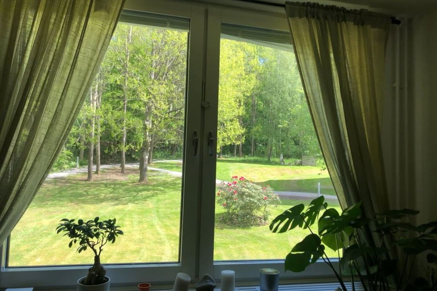 Utsikt från köket (säljarens bild).