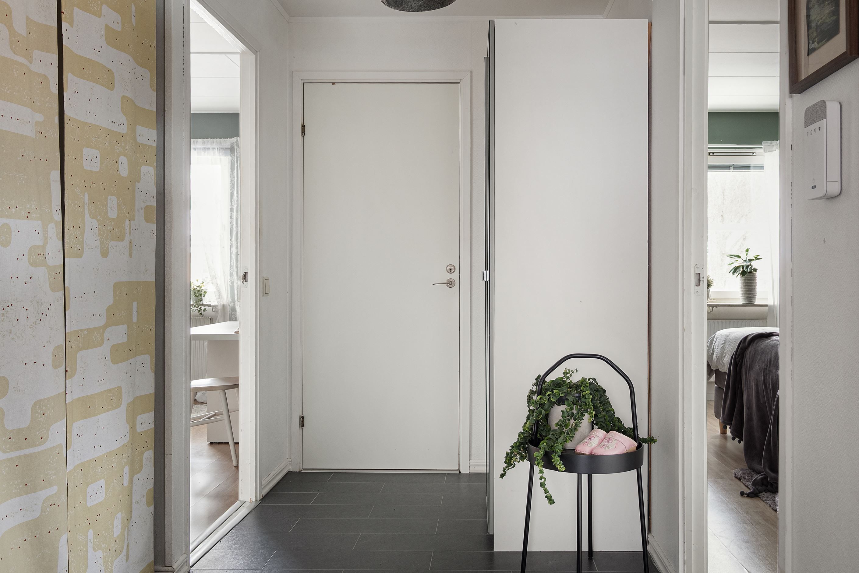 Garderober och en klädkammare förenklar vardagen.