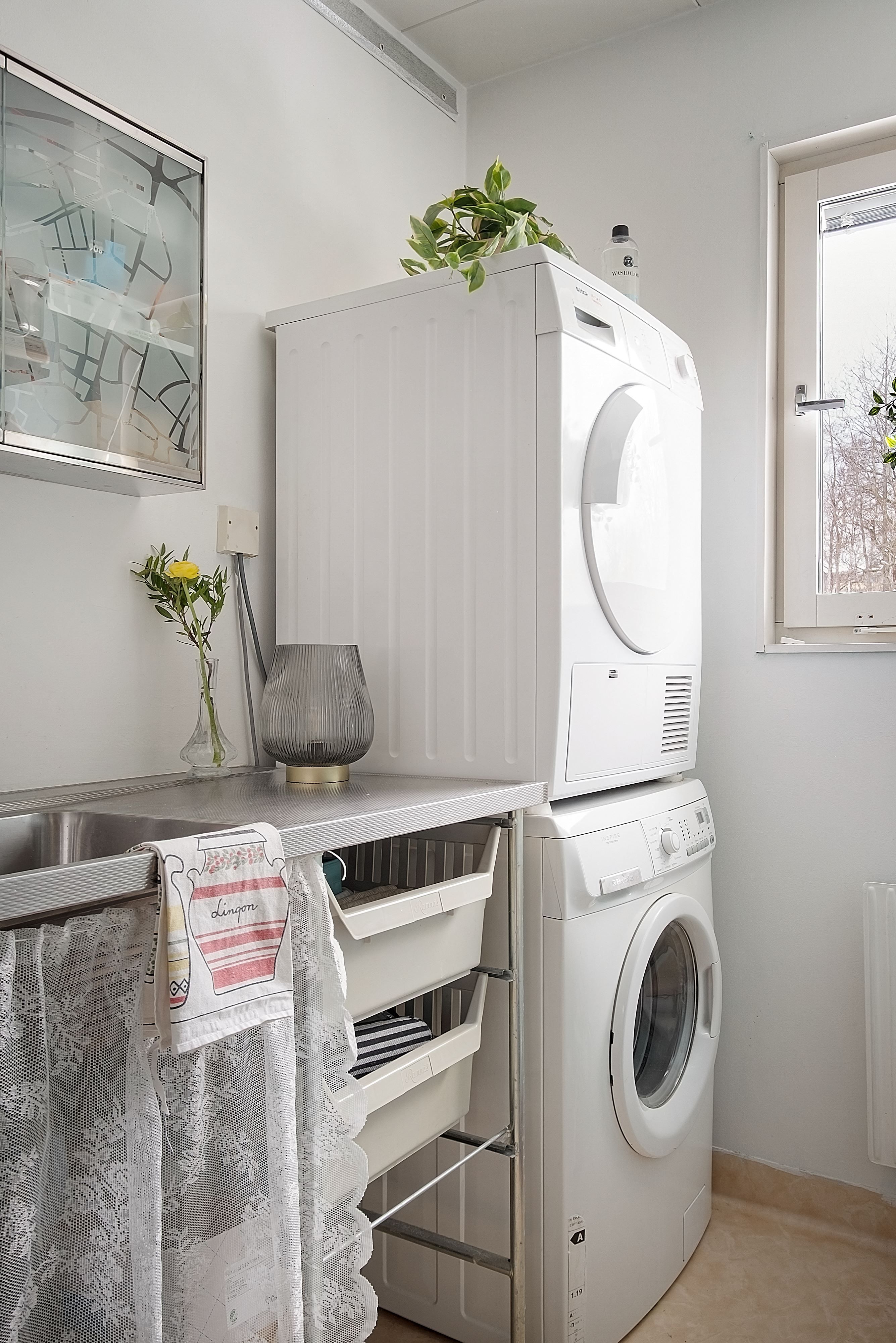 Den separata tvättstuga är mycket praktisk.