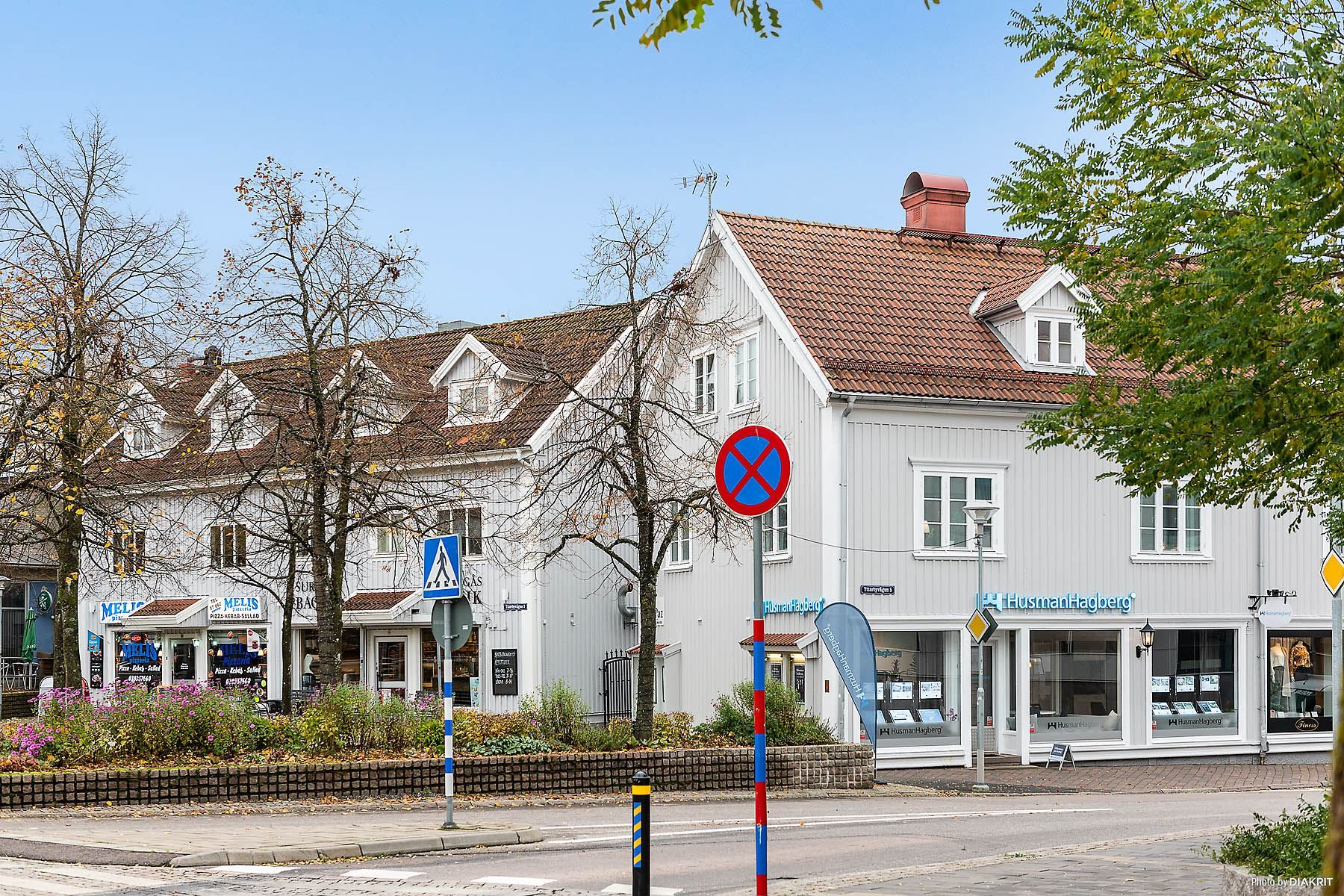 Kom gärna förbi kontoret om ni har frågor om bostaden.