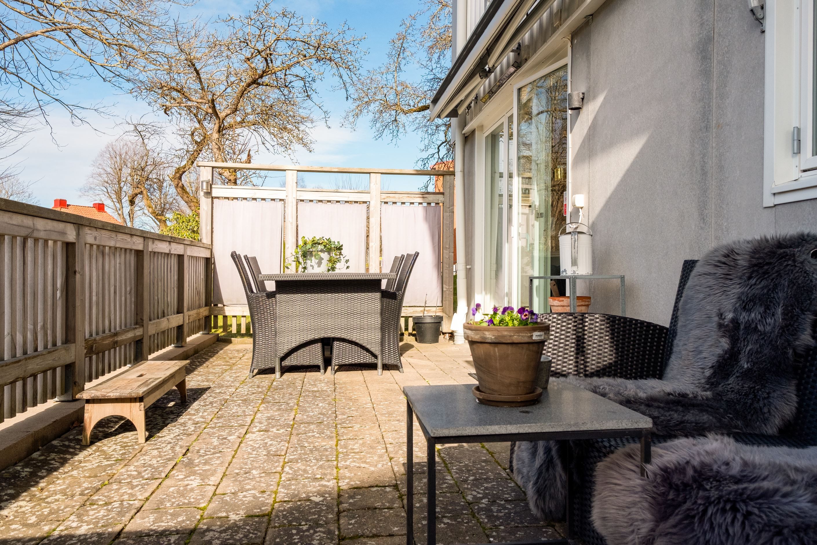 Här finns en egen privat uteplats i centrum.