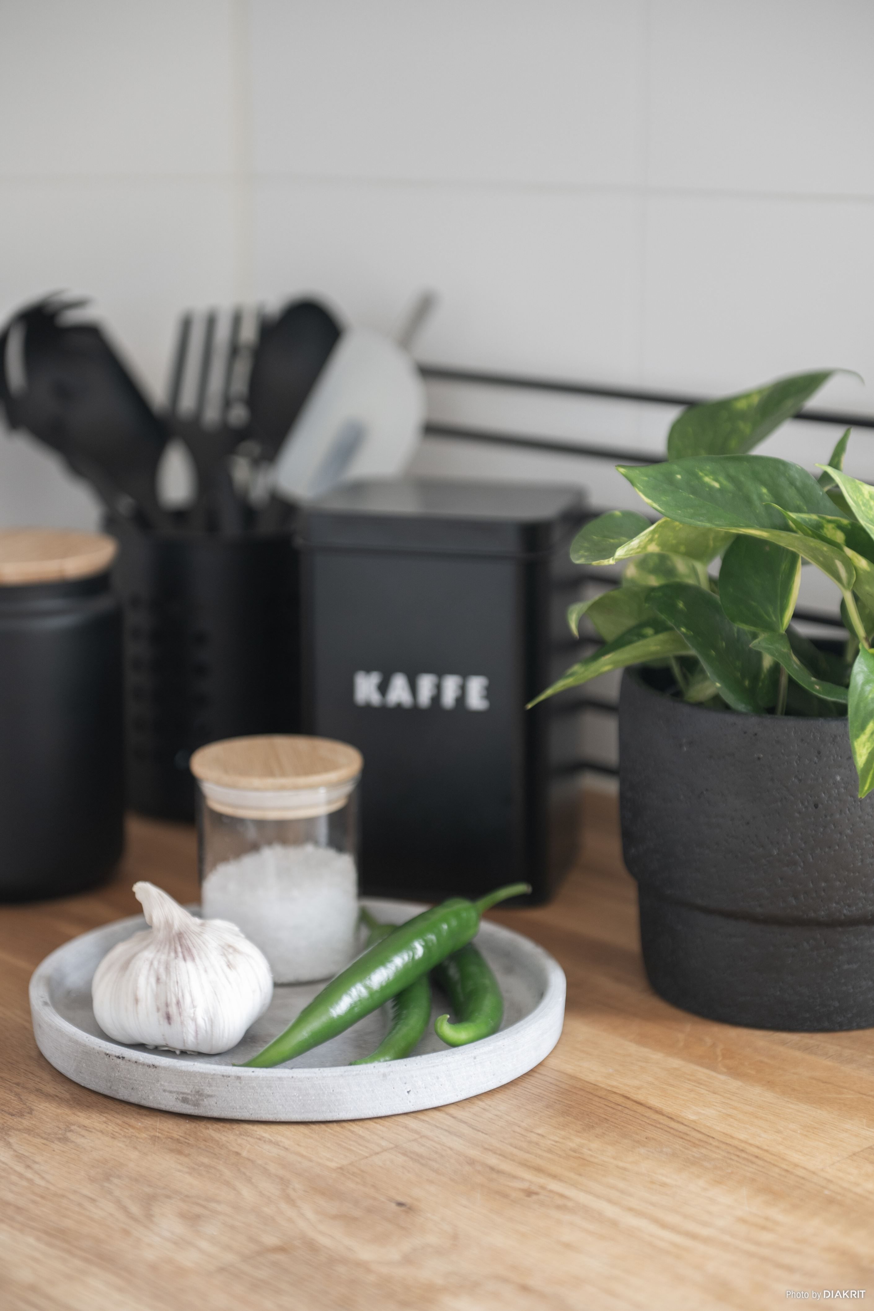 Ljusa och neutrala färg och materialval.