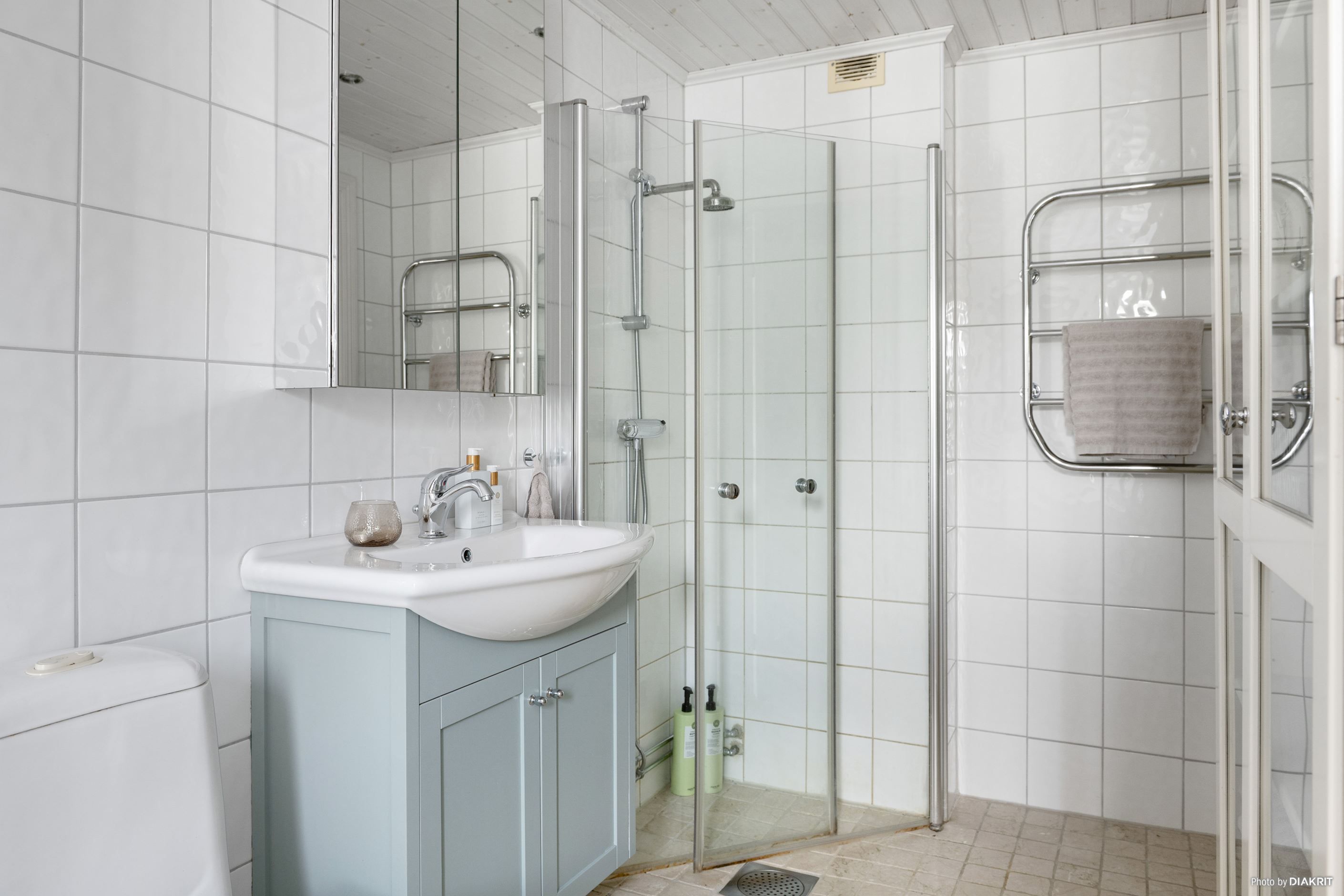 Stort och fint badrum på övervåningen