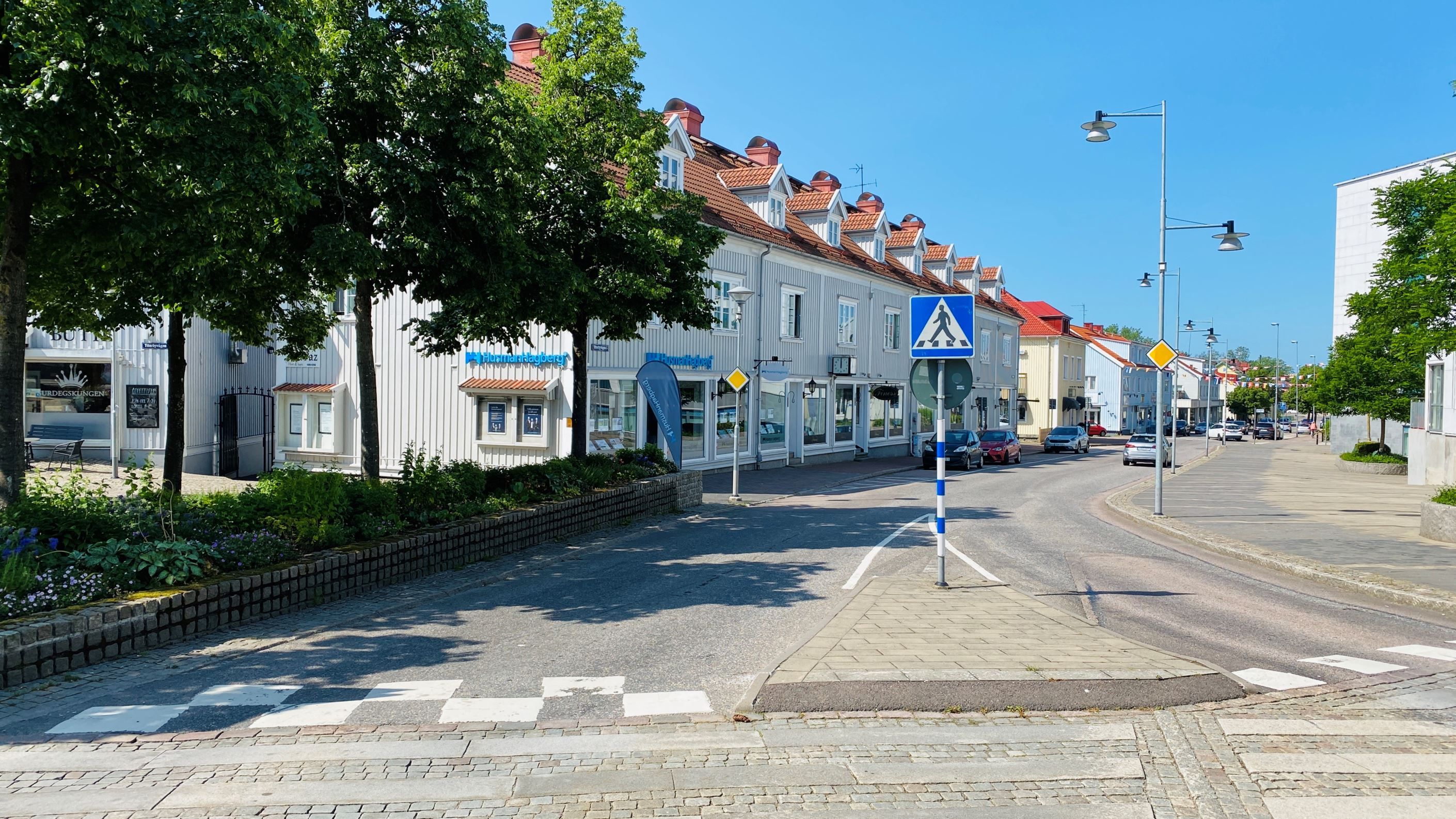 Kom gärna förbi vårat kontor och prata boende.
