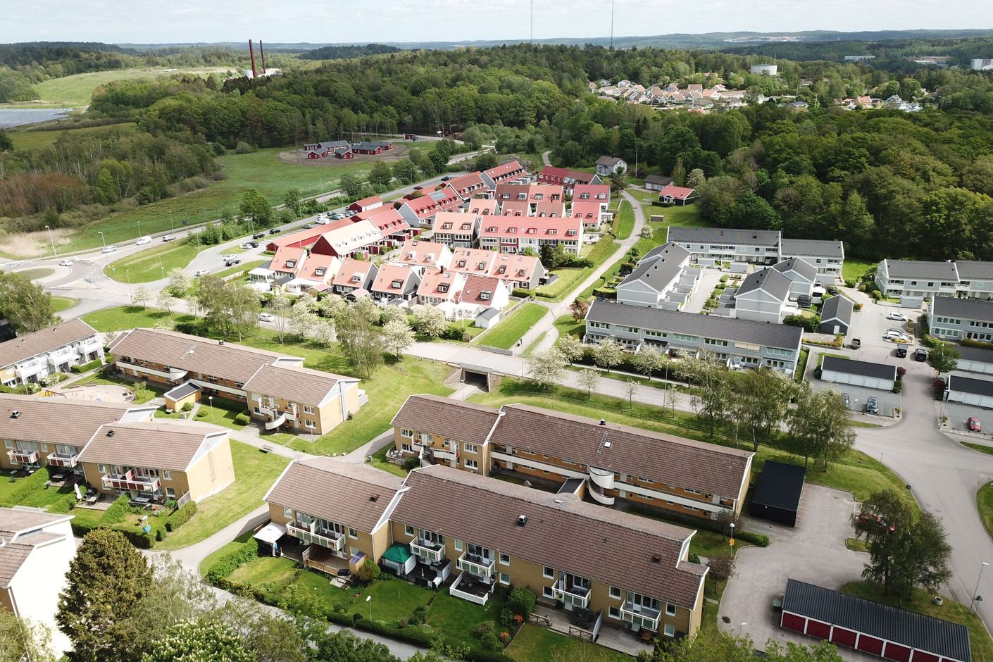 Direkt närhet till barnomsorg, naturen och bra kommunikationer.
