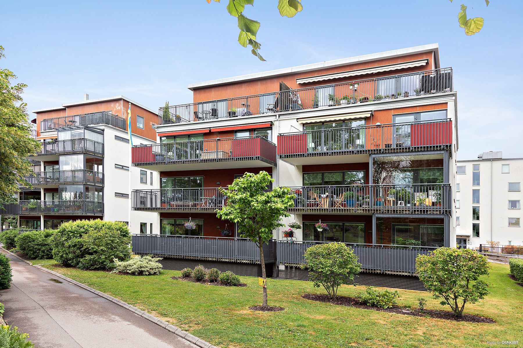 Välkomna till ett modernt och centralt boende.