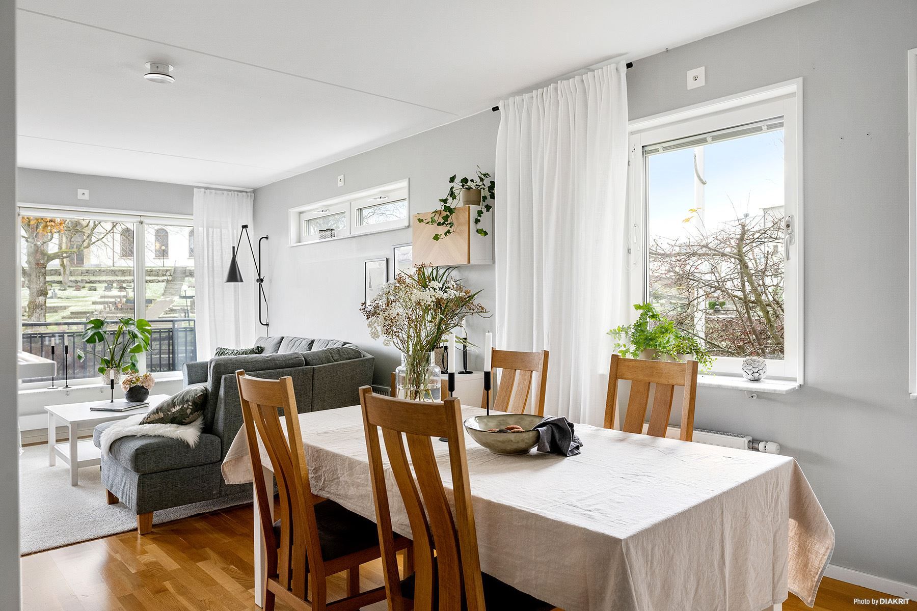 Matplatsen är rymlig och har plats för större sällskap.