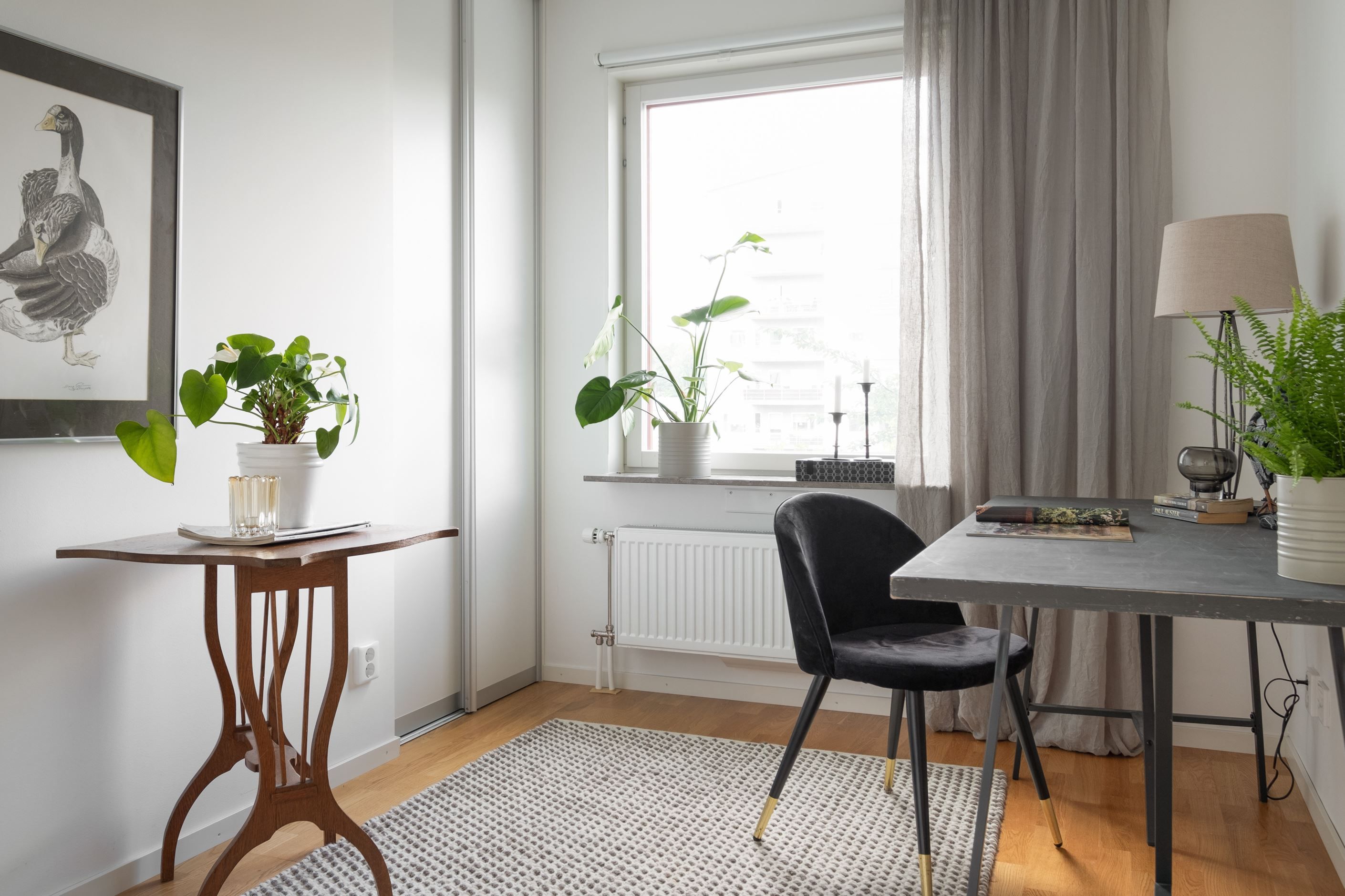 Det första sovrummet används idag till arbetsrum/gästrum.