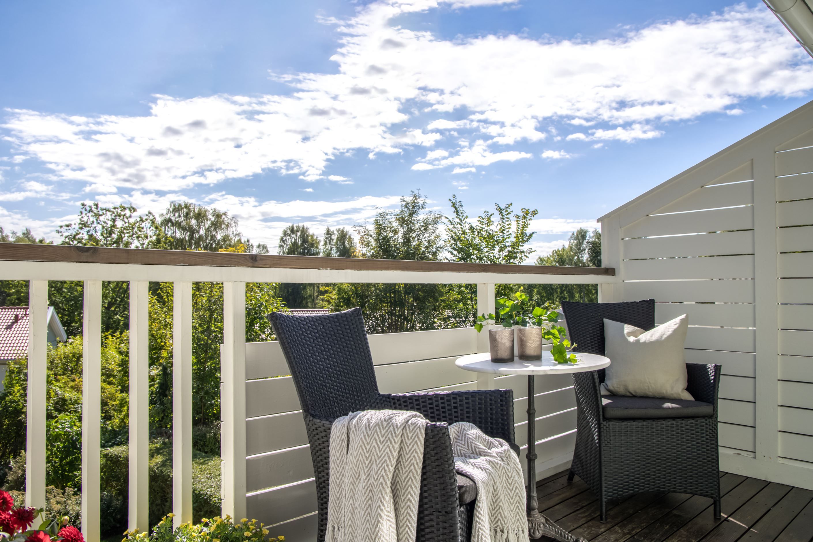 Härligt insynsskyddat läge med utsikt.