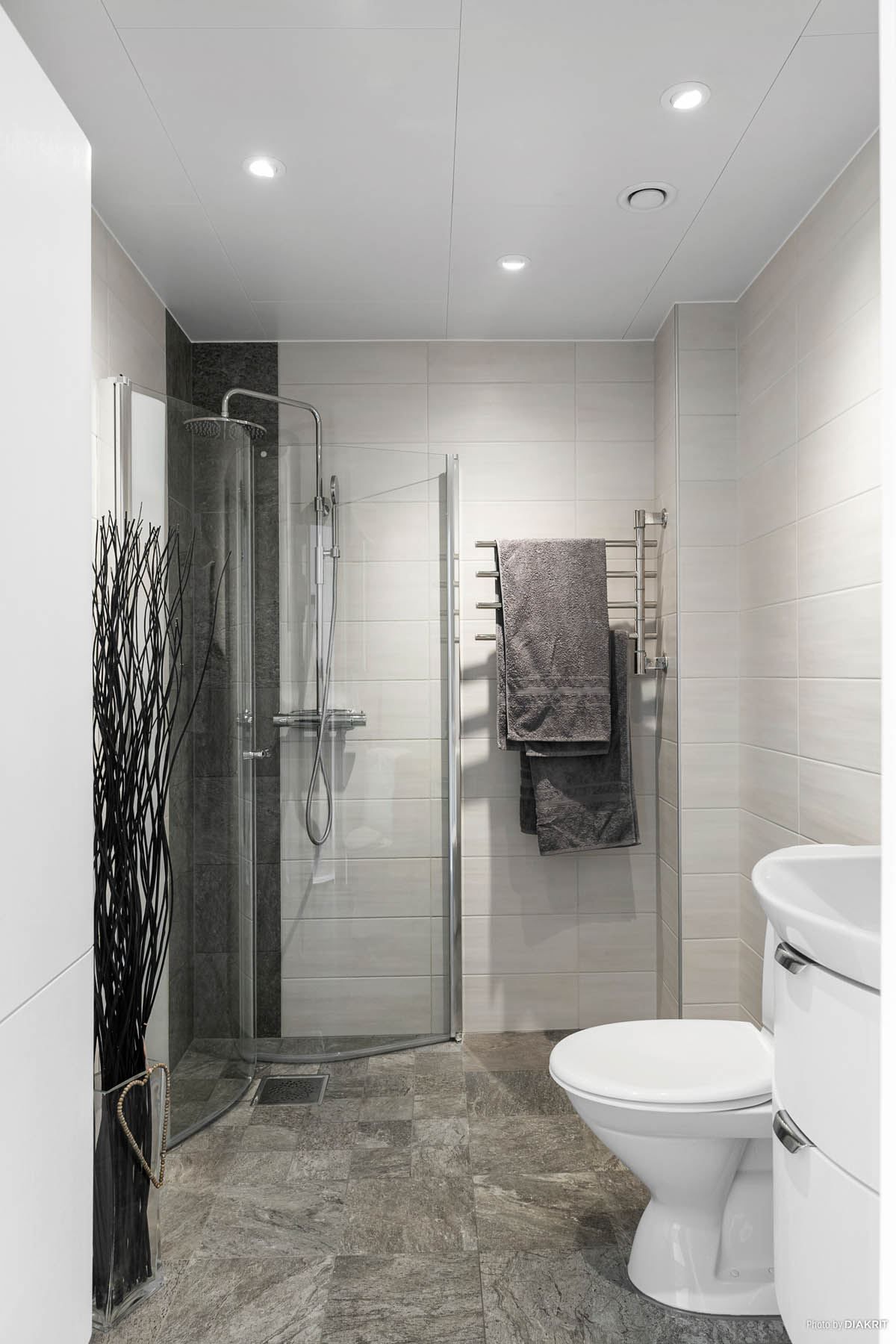 Det kanonfina nyligen totalrenoverade badrummet.