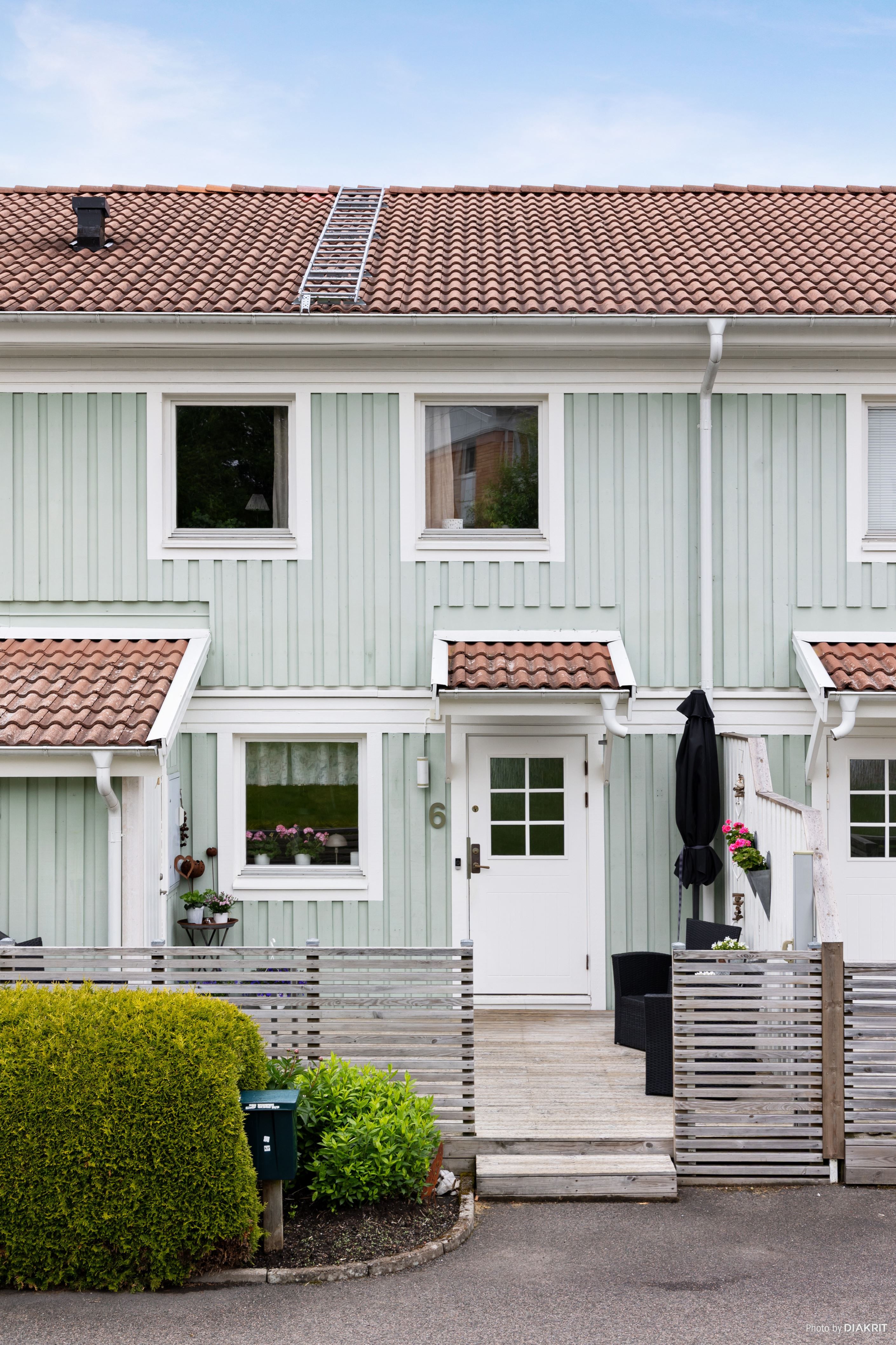 Välkomna till ett radhus i ett härligt område.