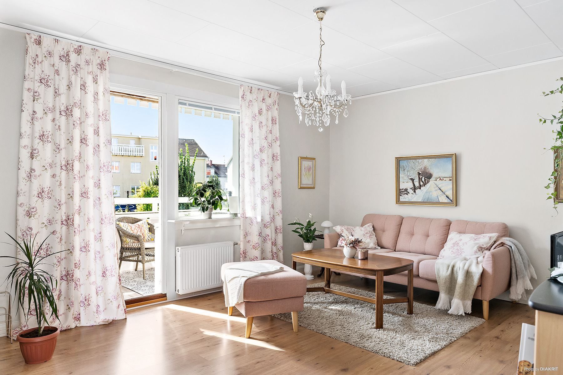 Härligt vardagsrum mot parken.