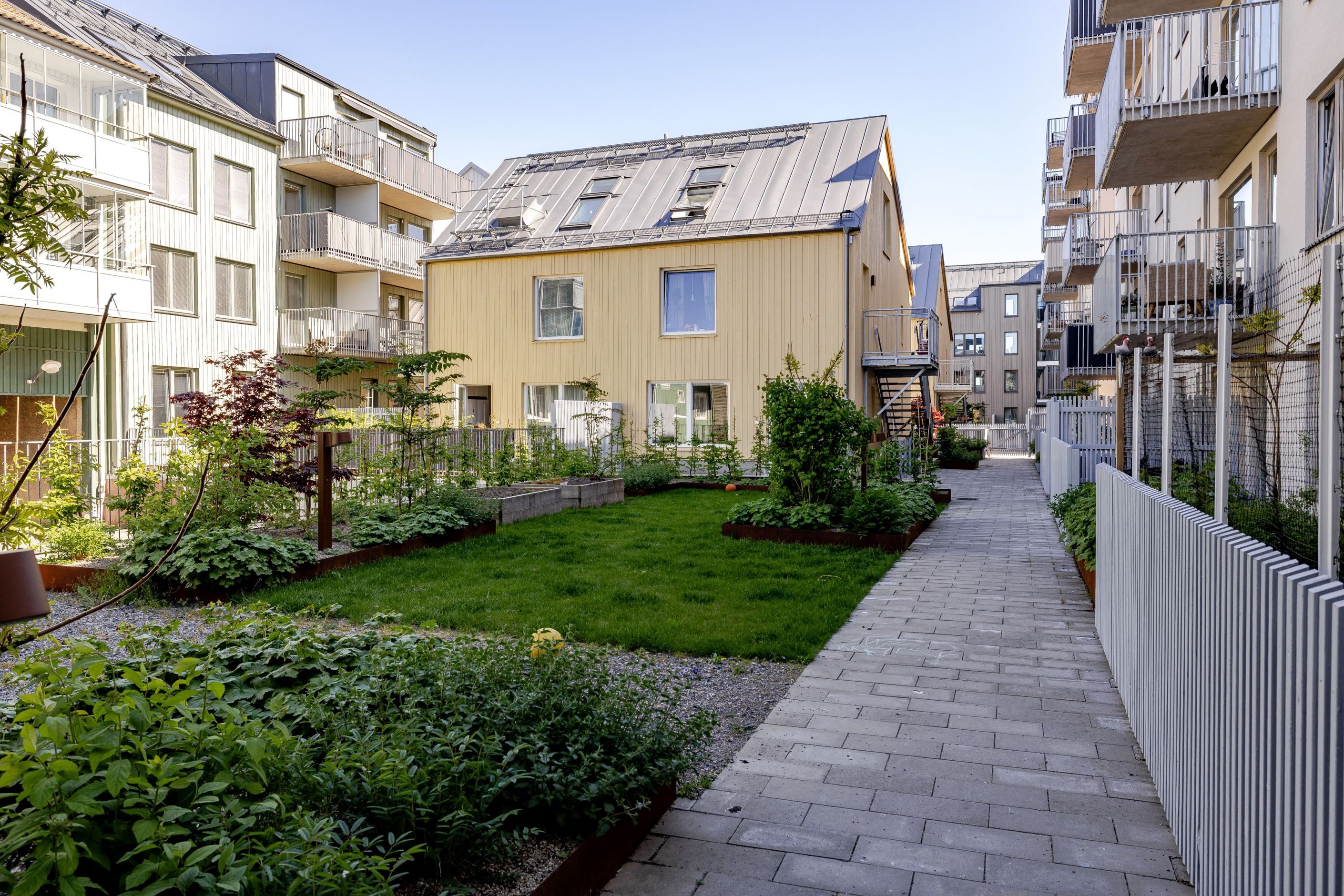 Den mysiga innergården blir ett lugnt mitt i centrum.