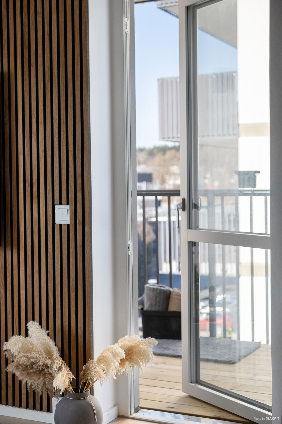 Välkomna ut på balkongen.