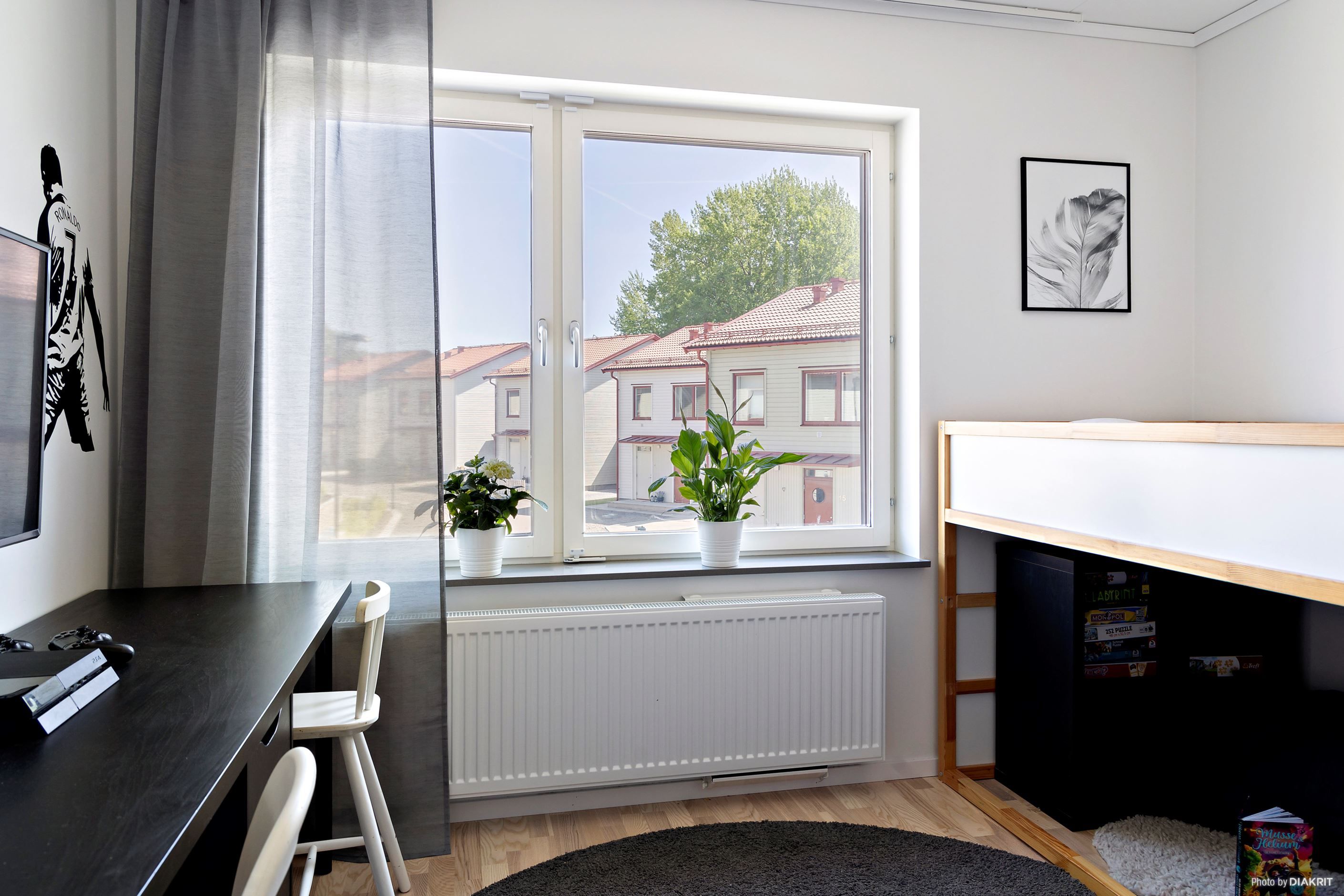 Även två skrivbord får plats.