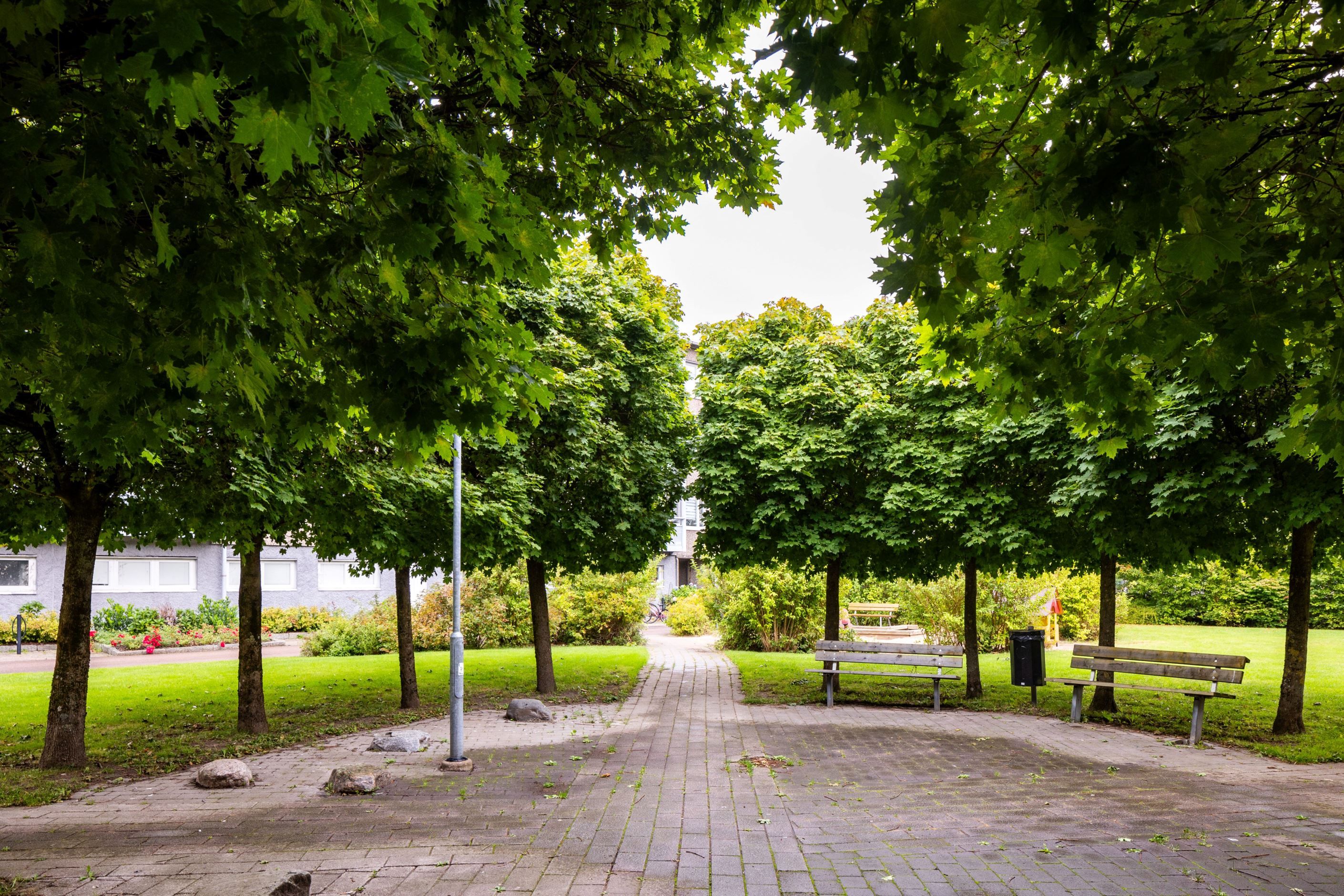 På innergårdarna finns många insysskyddade och privata platser.