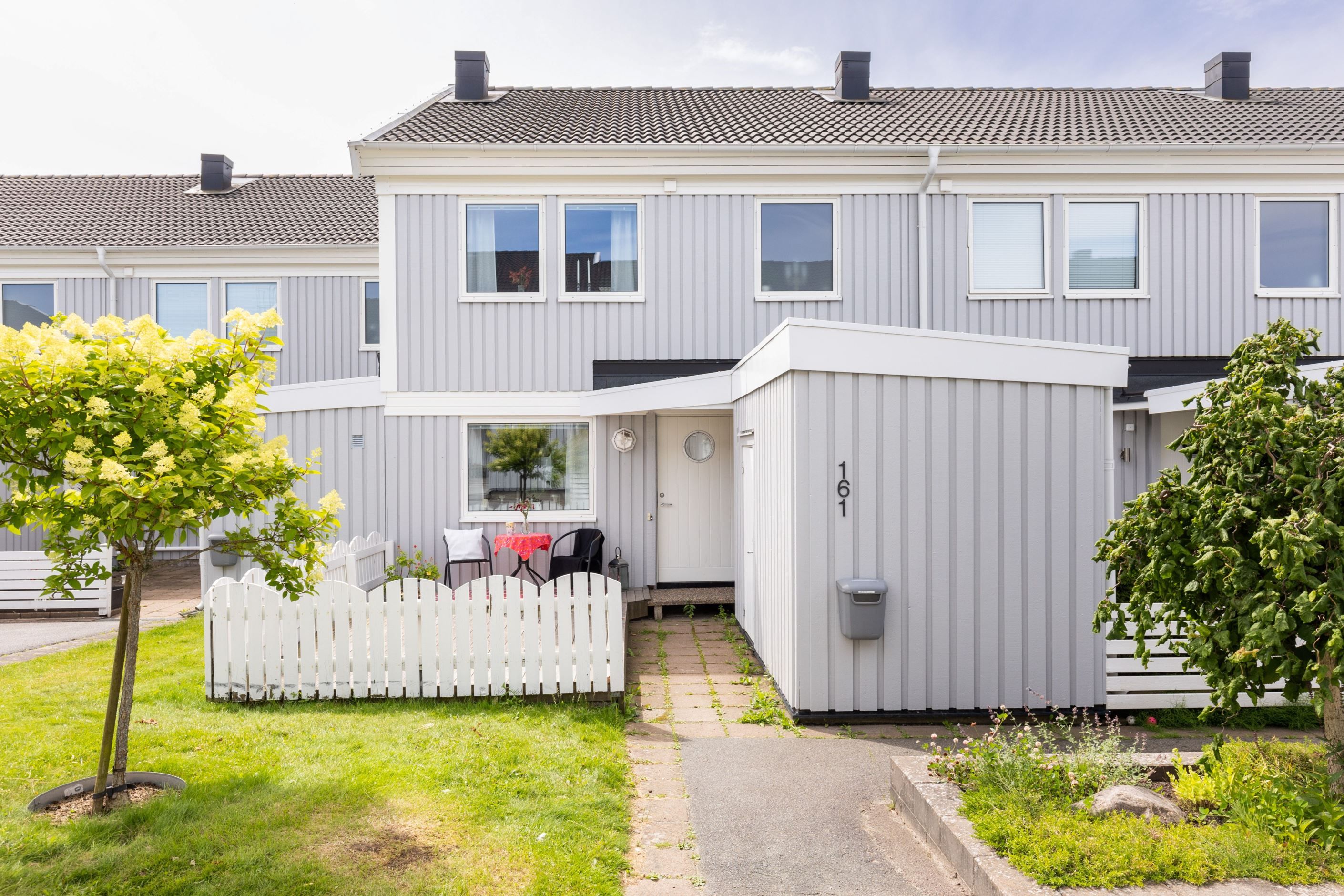 Välkomna till ett mycket barnvänligt radhus.