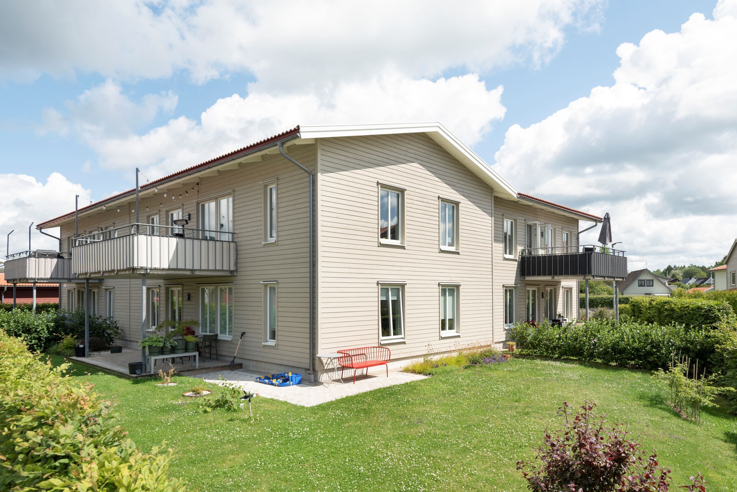 Trots lägenhet så är det villakänsla över huset.