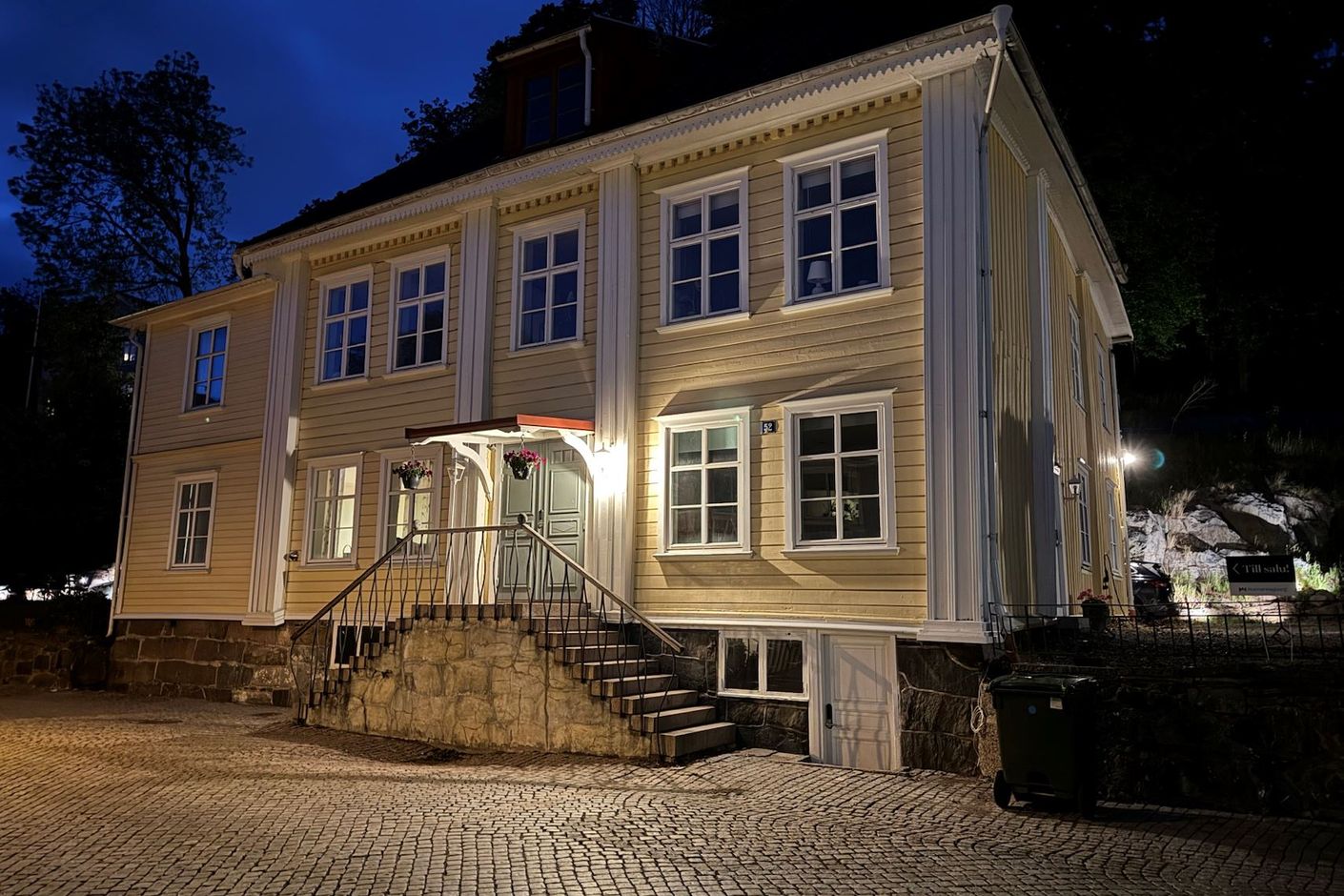 Ståtliga Västra Gatan 52.