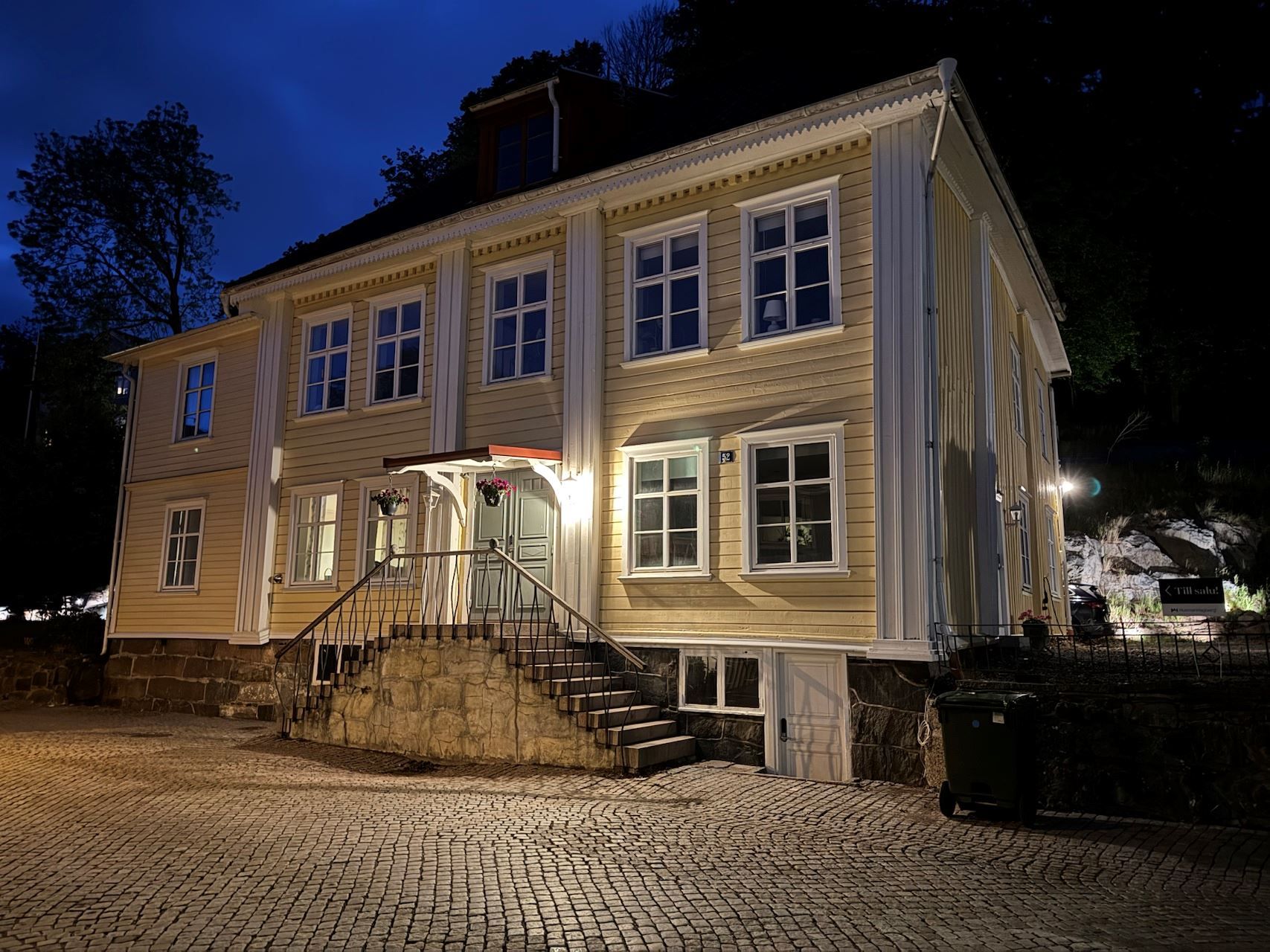 Ståtliga Västra Gatan 52.