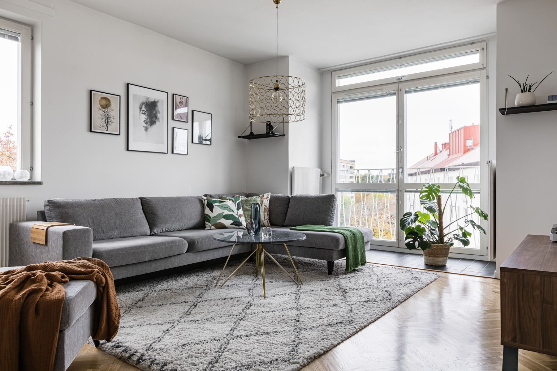 Stora fönsterpartier med härligt ljusinsläpp