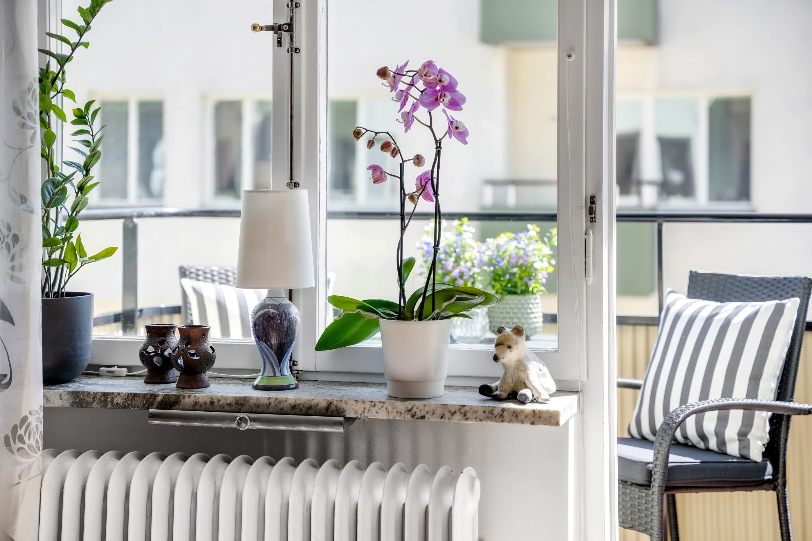 Detaljbild fönsterparti vardagsrum