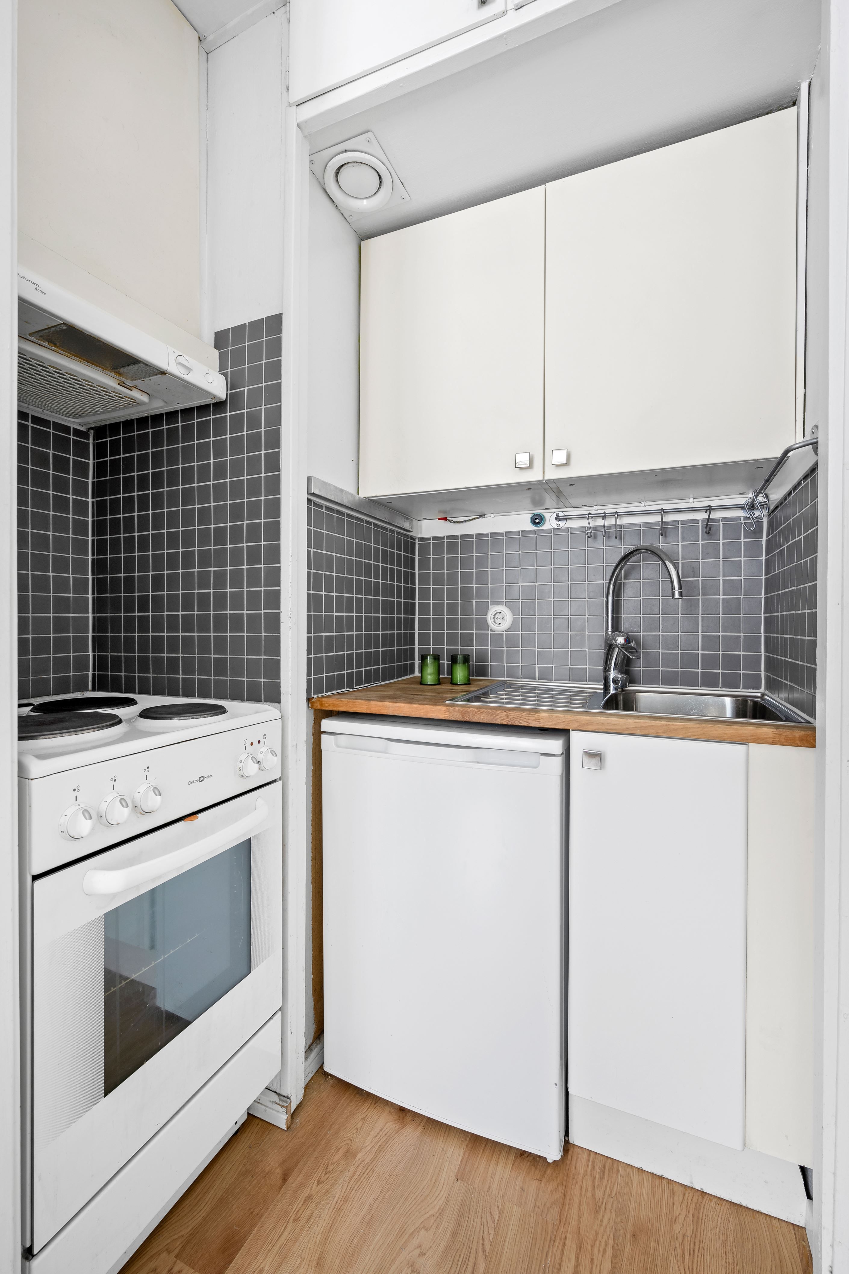 Pentry med spis och kyl