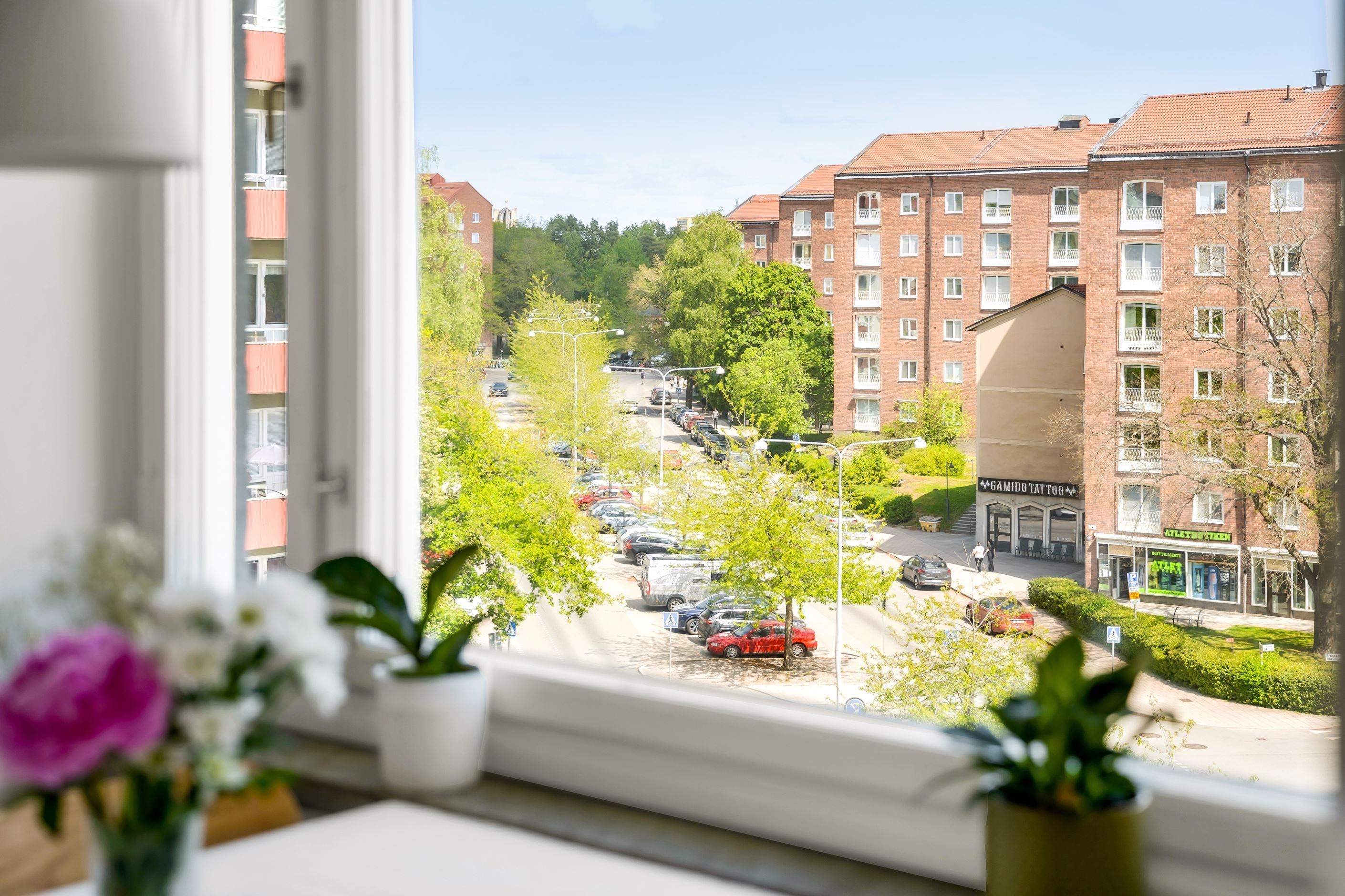 Råsundavägens puls precis utanför porten