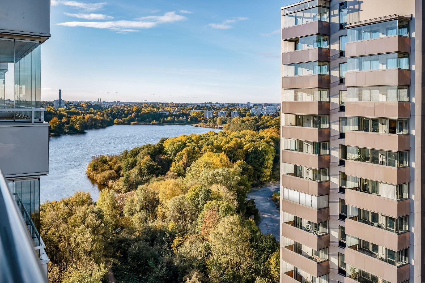 Utsikten över Råstasjön