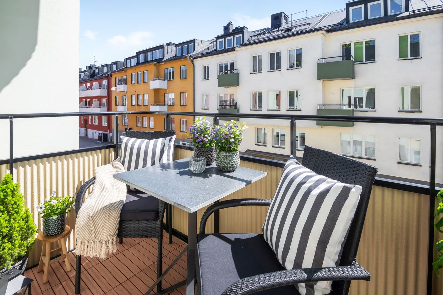 Mysig balkong med skönt solläge
