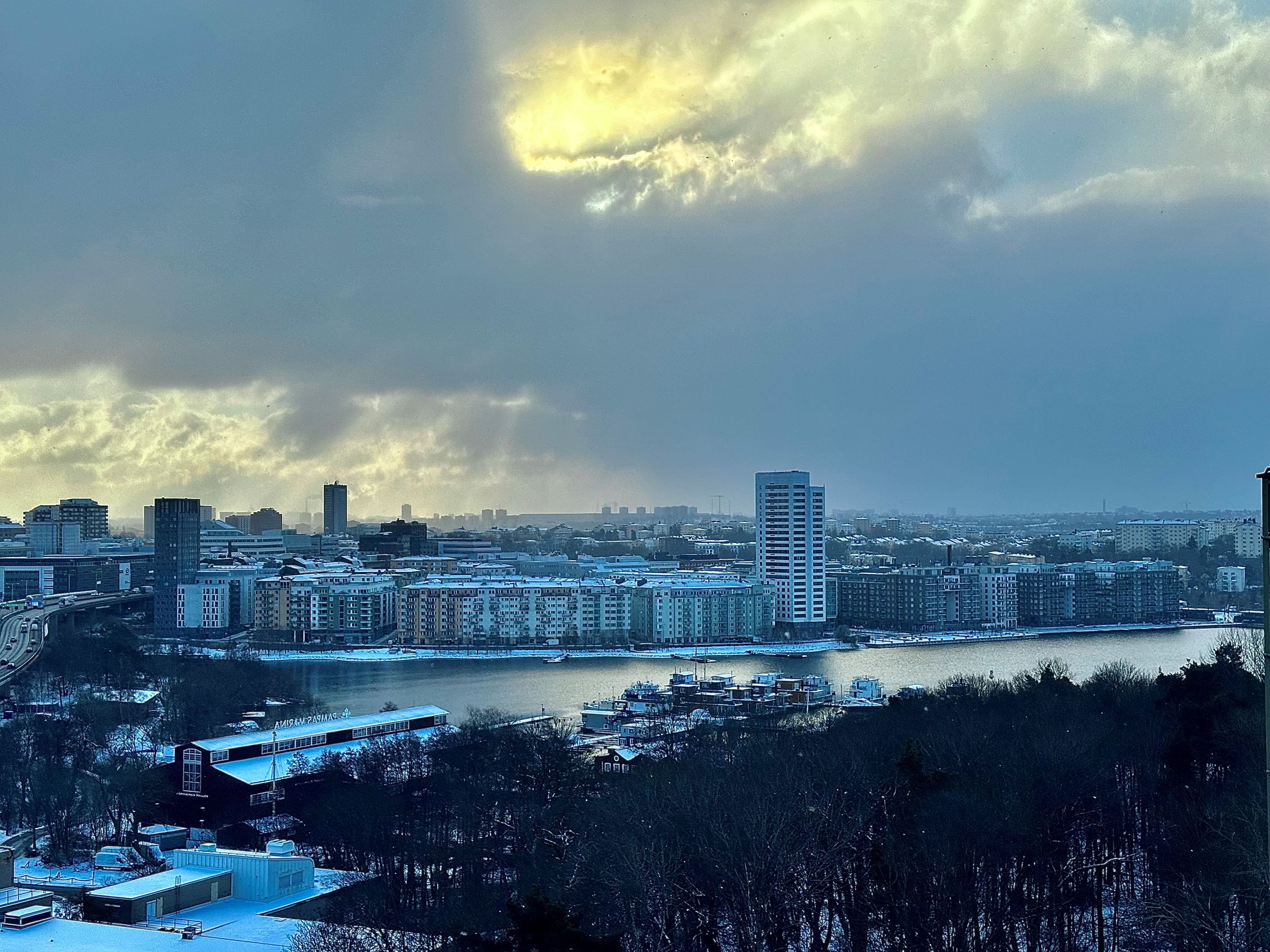 UTSIKT FRÅN BALKONGEN