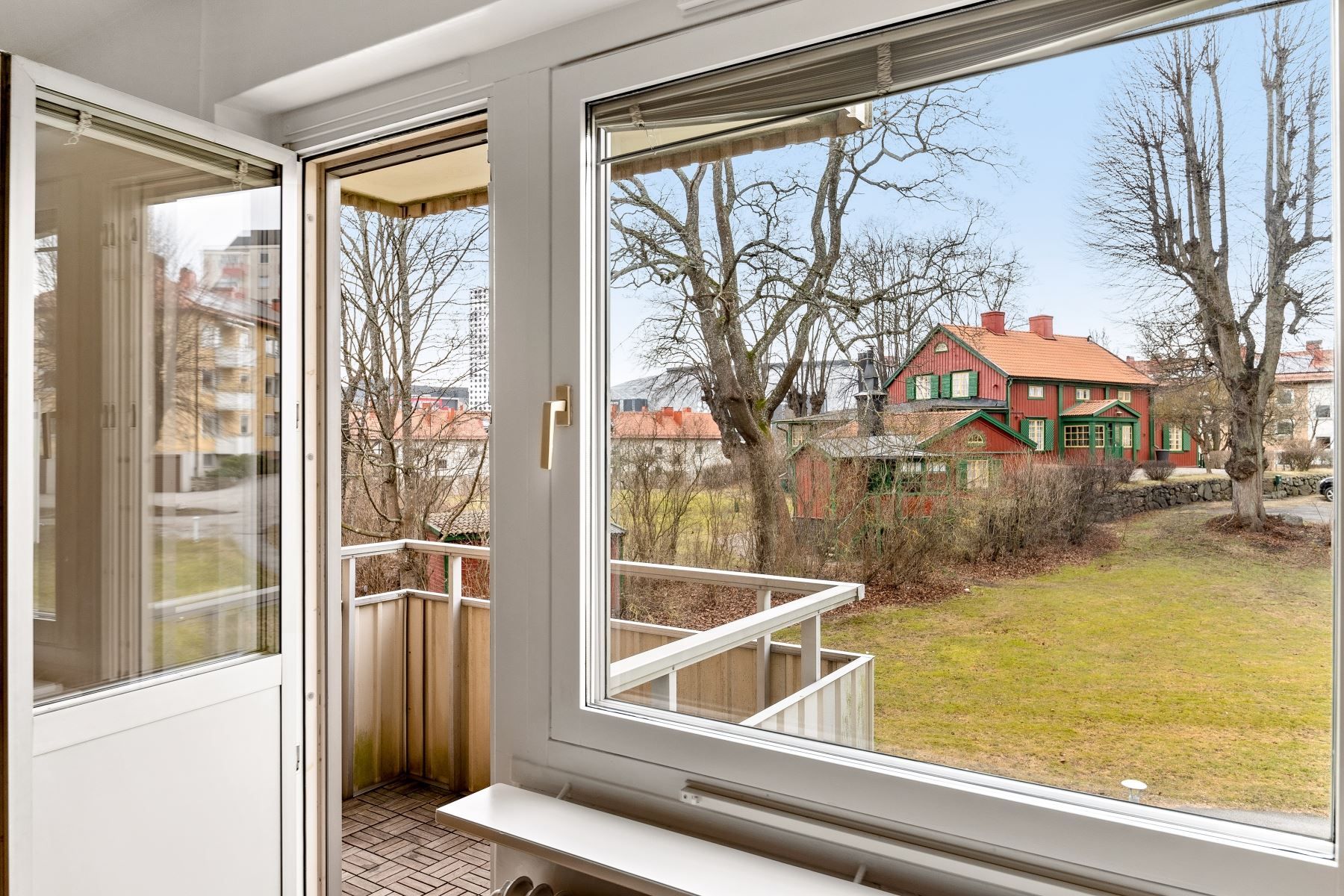 Härliga fönsterpartier med fri utsikt
