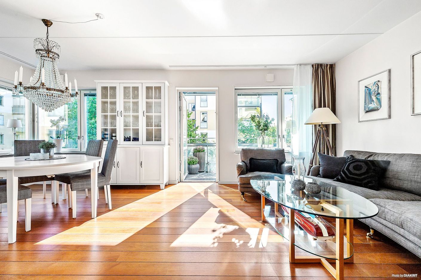 Strålande ljus hörnlägenhet