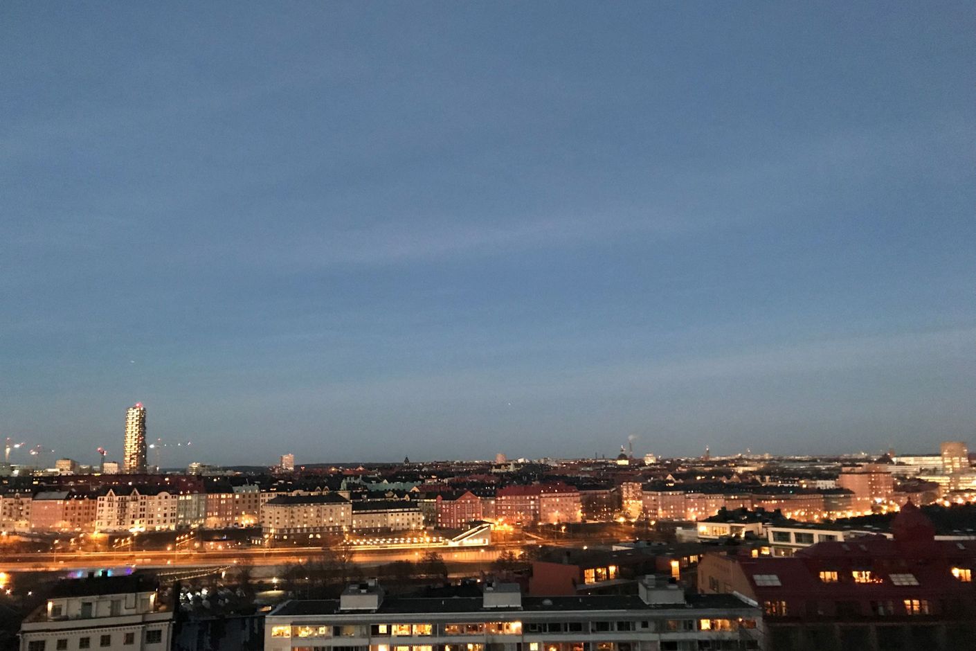 Säljarens egna bild av den makalösa utsikten från balkongen.