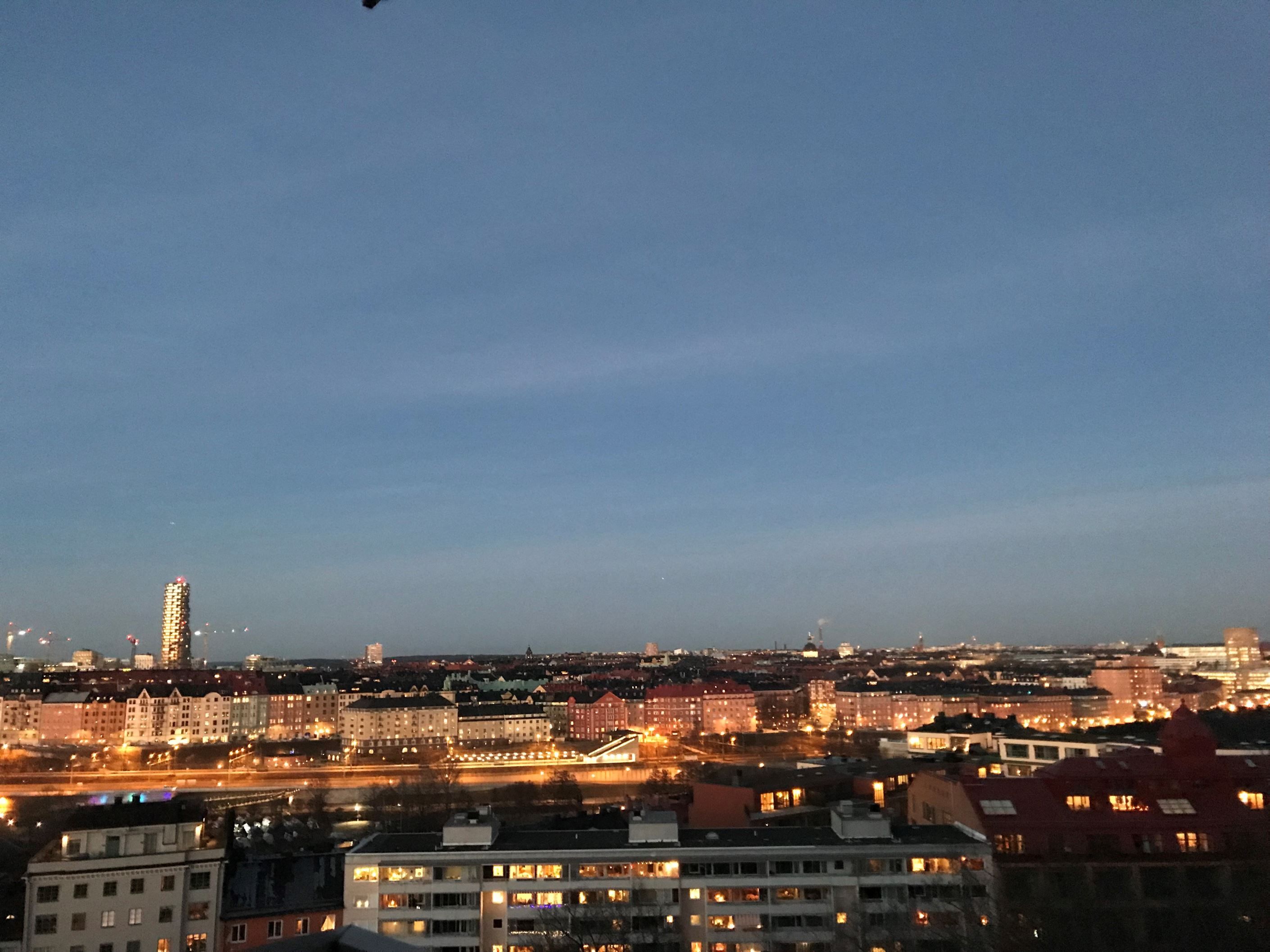 Säljarens egna bild av den makalösa utsikten från balkongen.