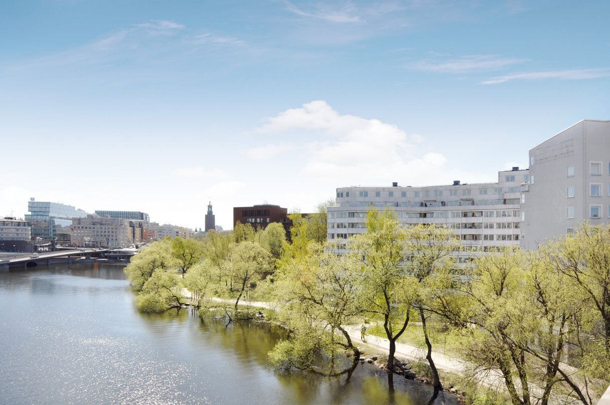Härligt läge med Klara Sjö utanför porten