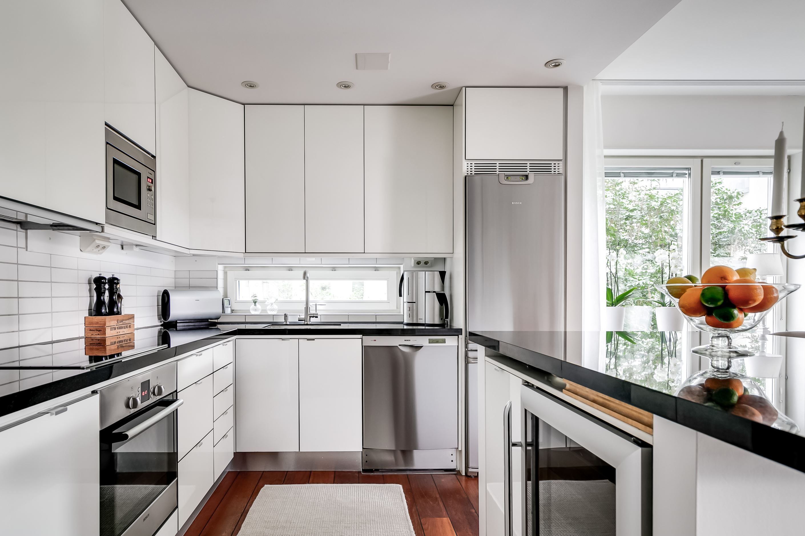 Stilrent kök med köksö