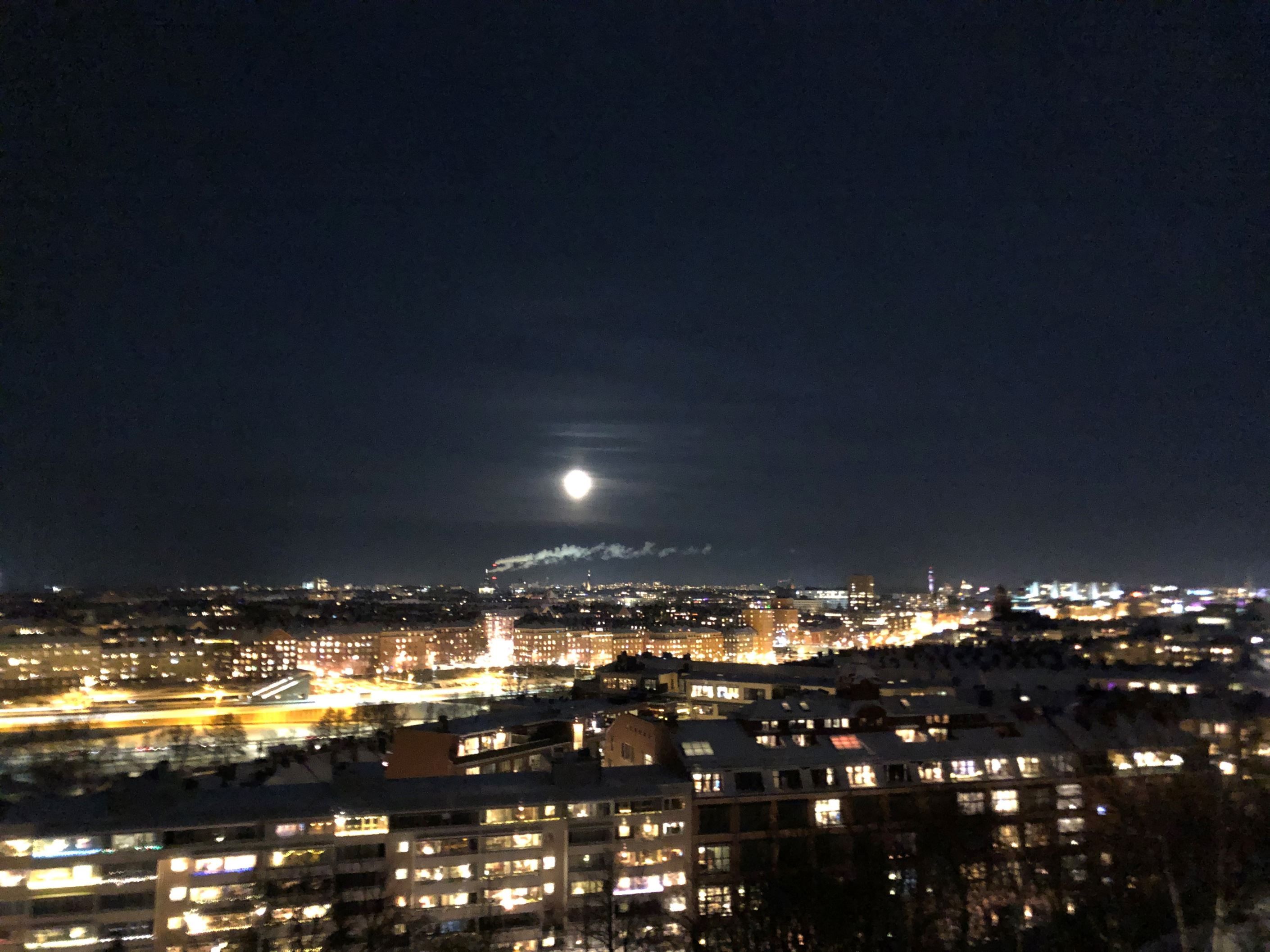 Säljarens egna bild av den makalösa utsikten från balkongen.