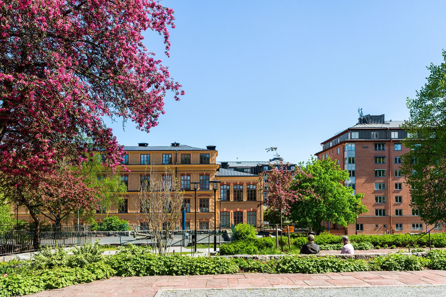Natursköna parker granne med föreningen