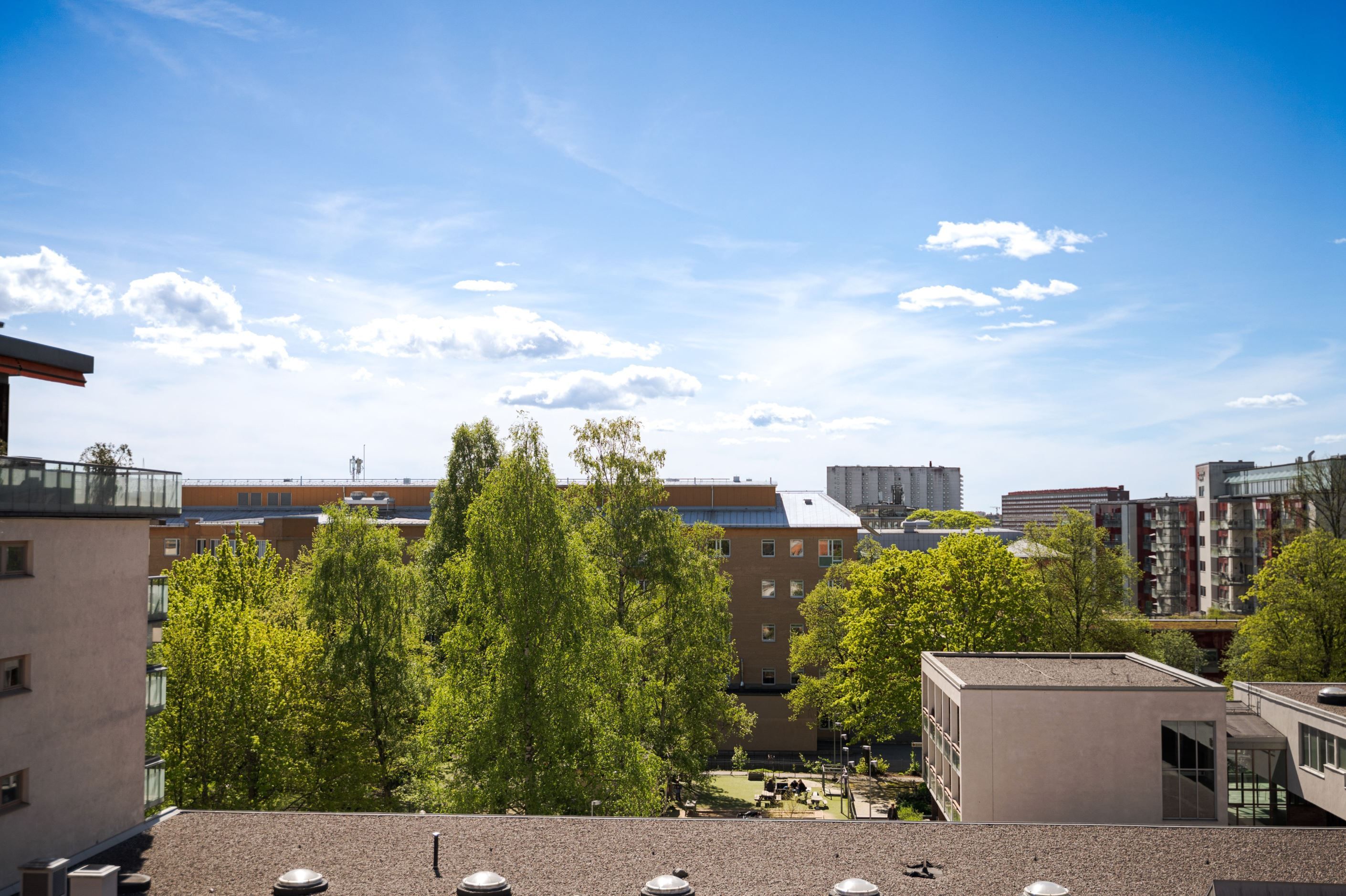 Fri utsikt i söderläge från balkongen