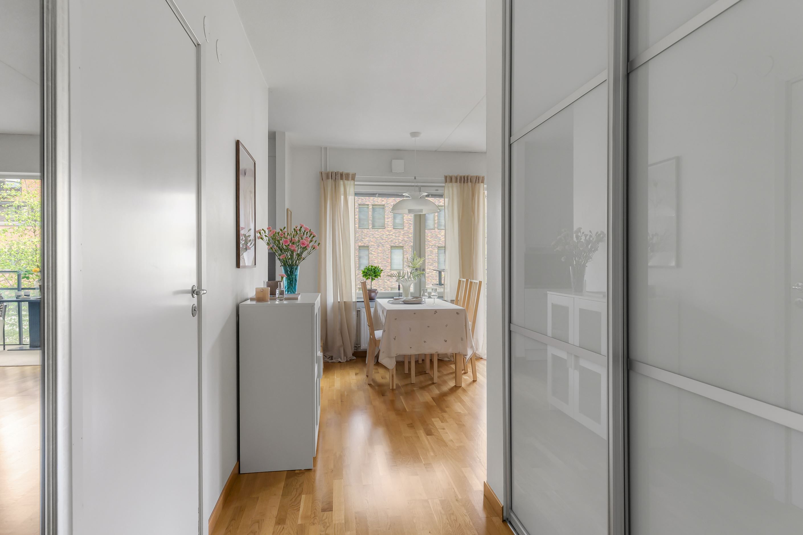 Inbjudande hall med bra förvaring