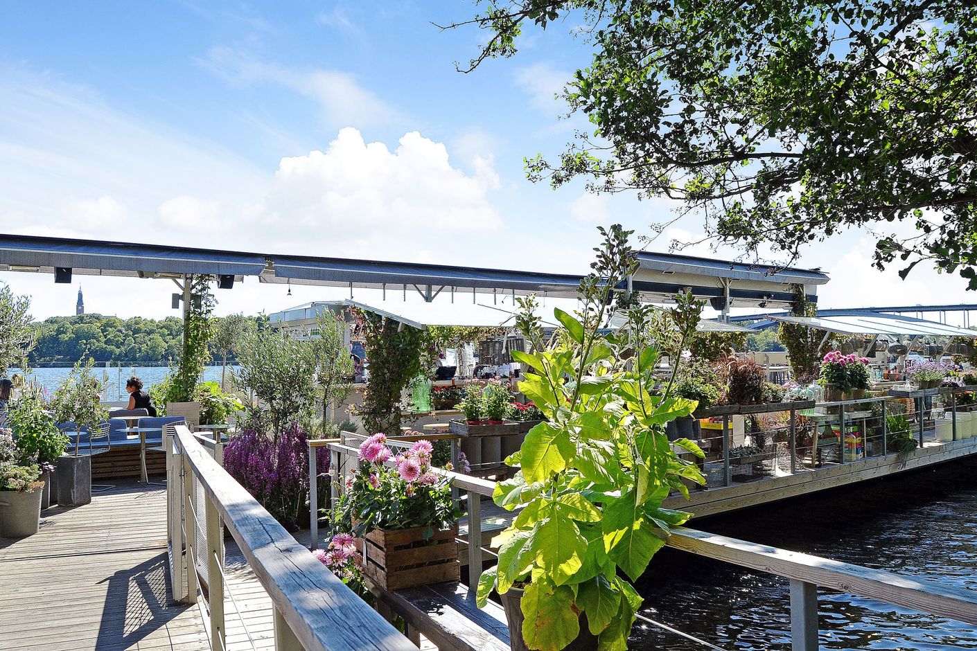 Mälarpaviljongens uteservering sommartid
