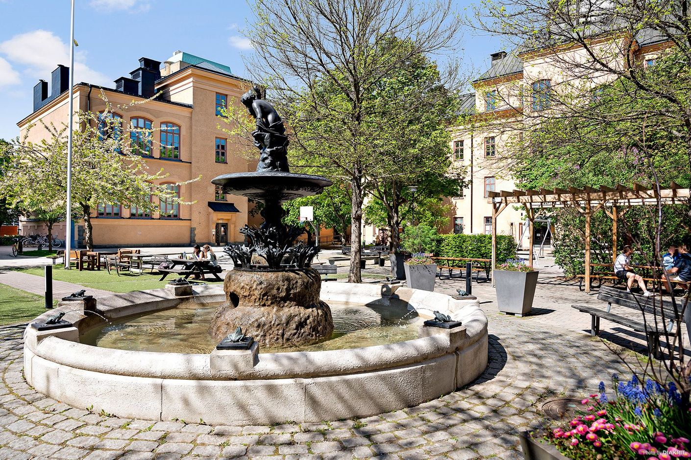 Stor, ljus innergård