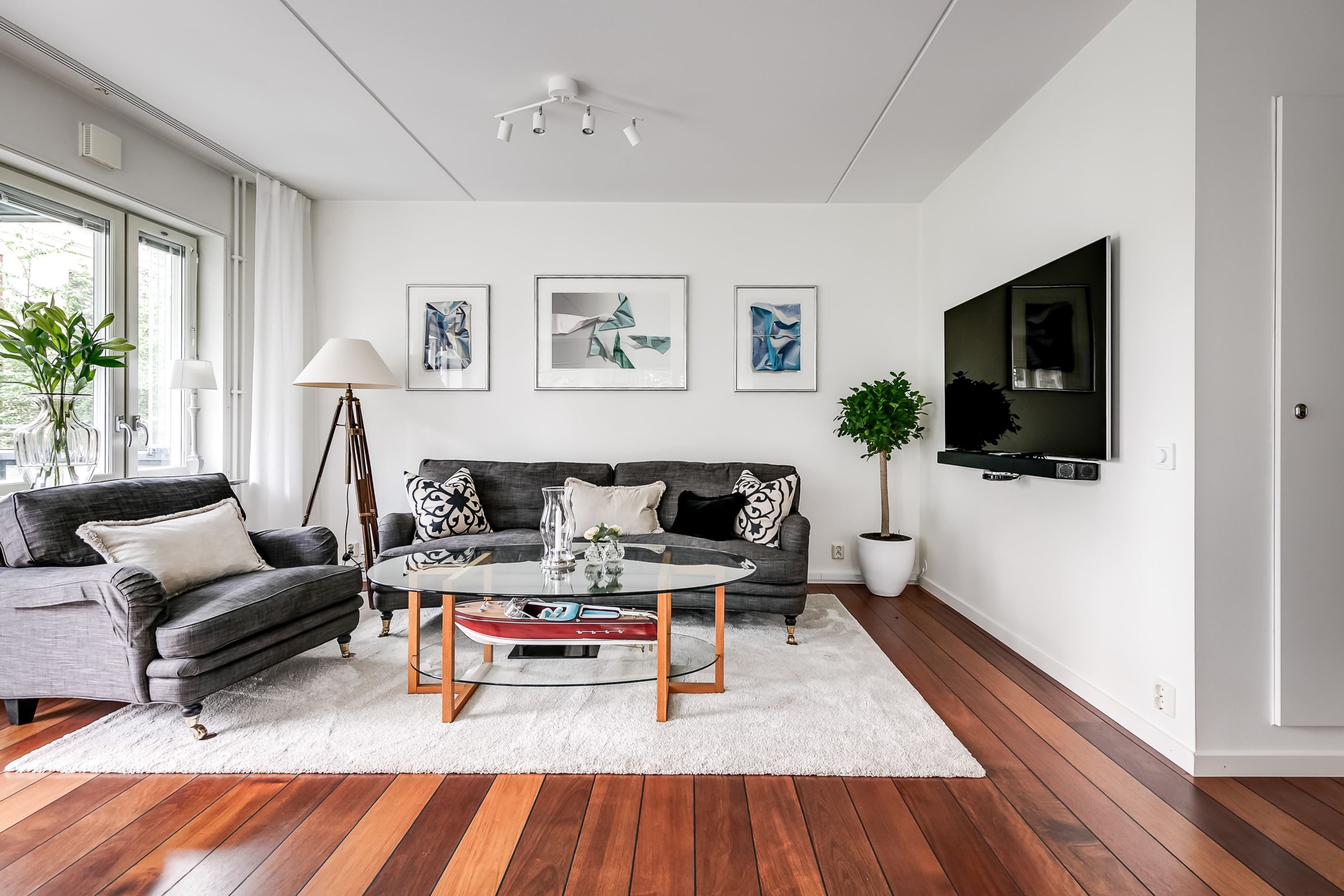 Soffdel i vardagsrum (potentiellt sovrum 2)