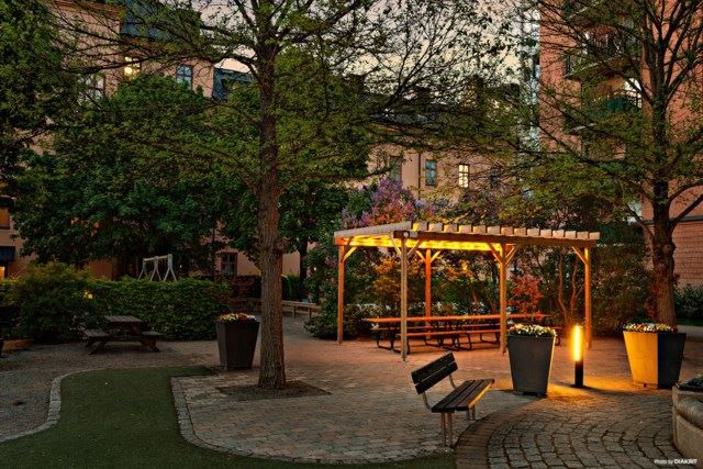 Föreningens mysiga pergola kvällstid