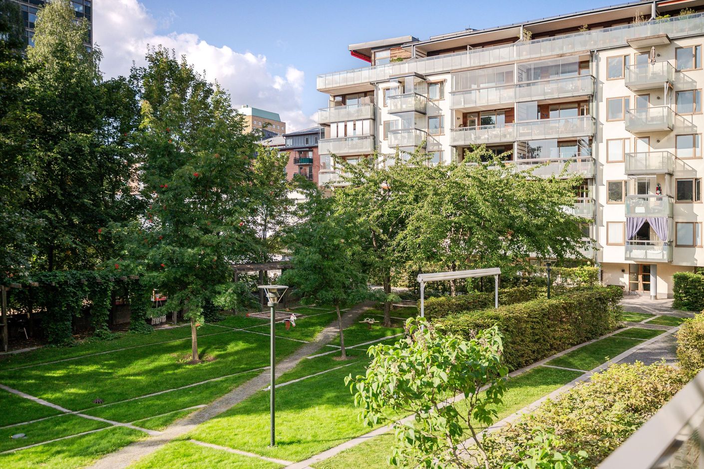 Utsikt ner mot vackra gården