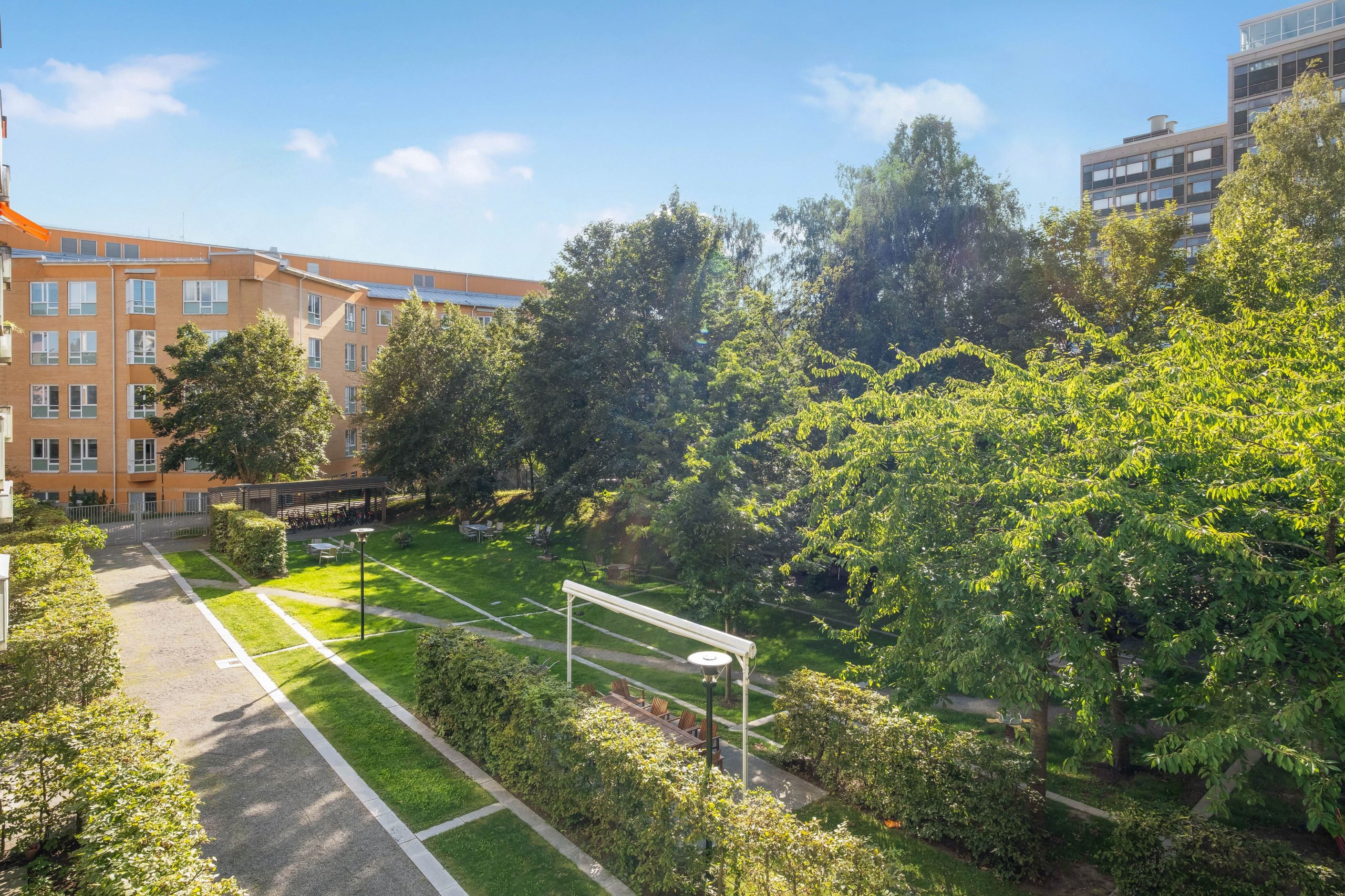 Utsikt ner mot föreningens gård