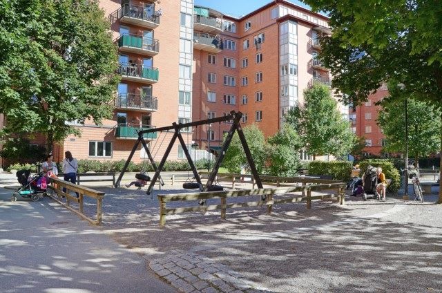 Lekplats på gården