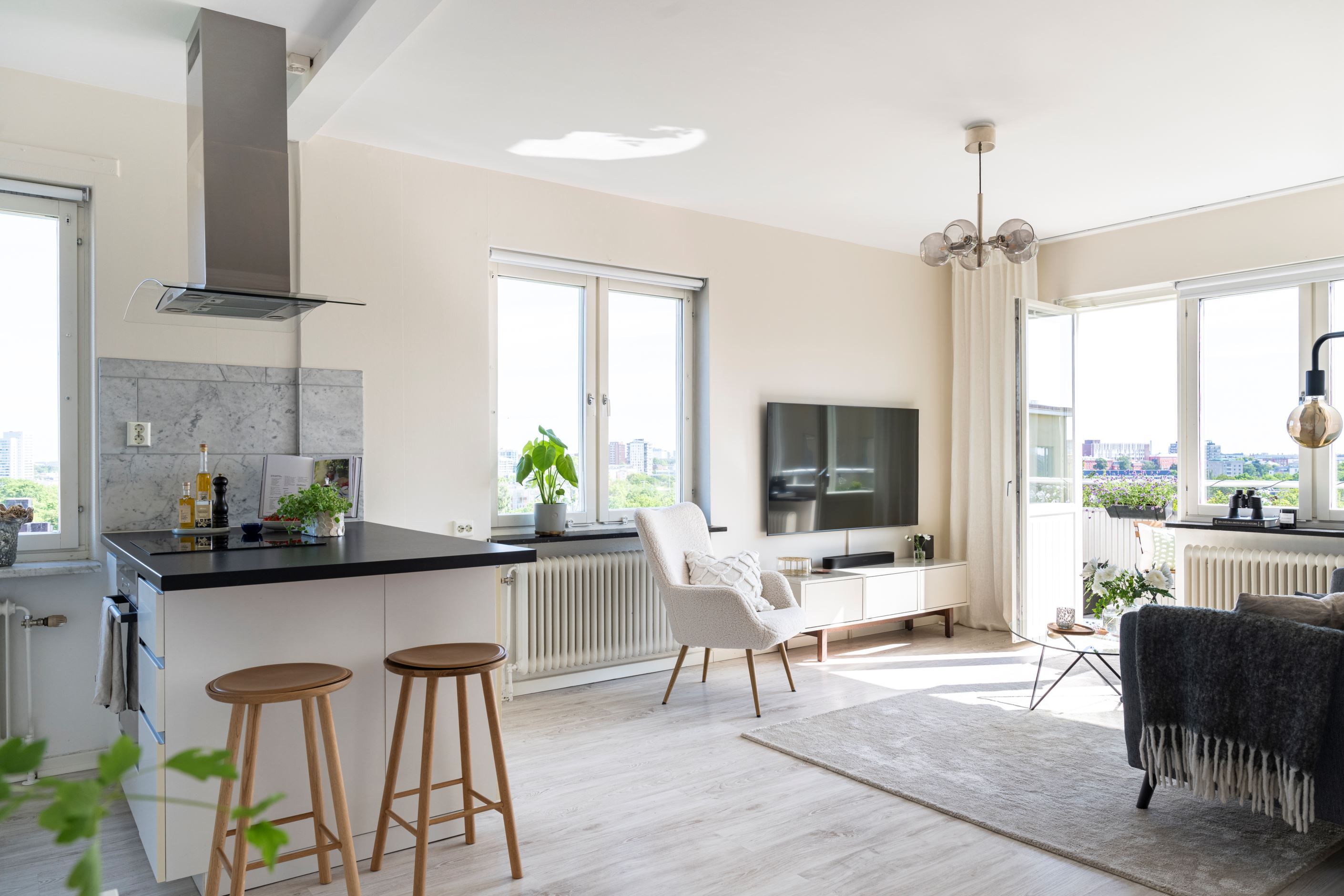 ...lagom öppen planlösning mot vardagsrummet