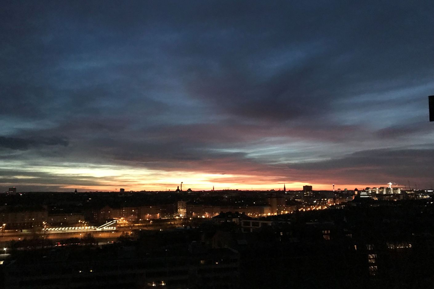 Säljarens egna bild av den makalösa utsikten från balkongen.